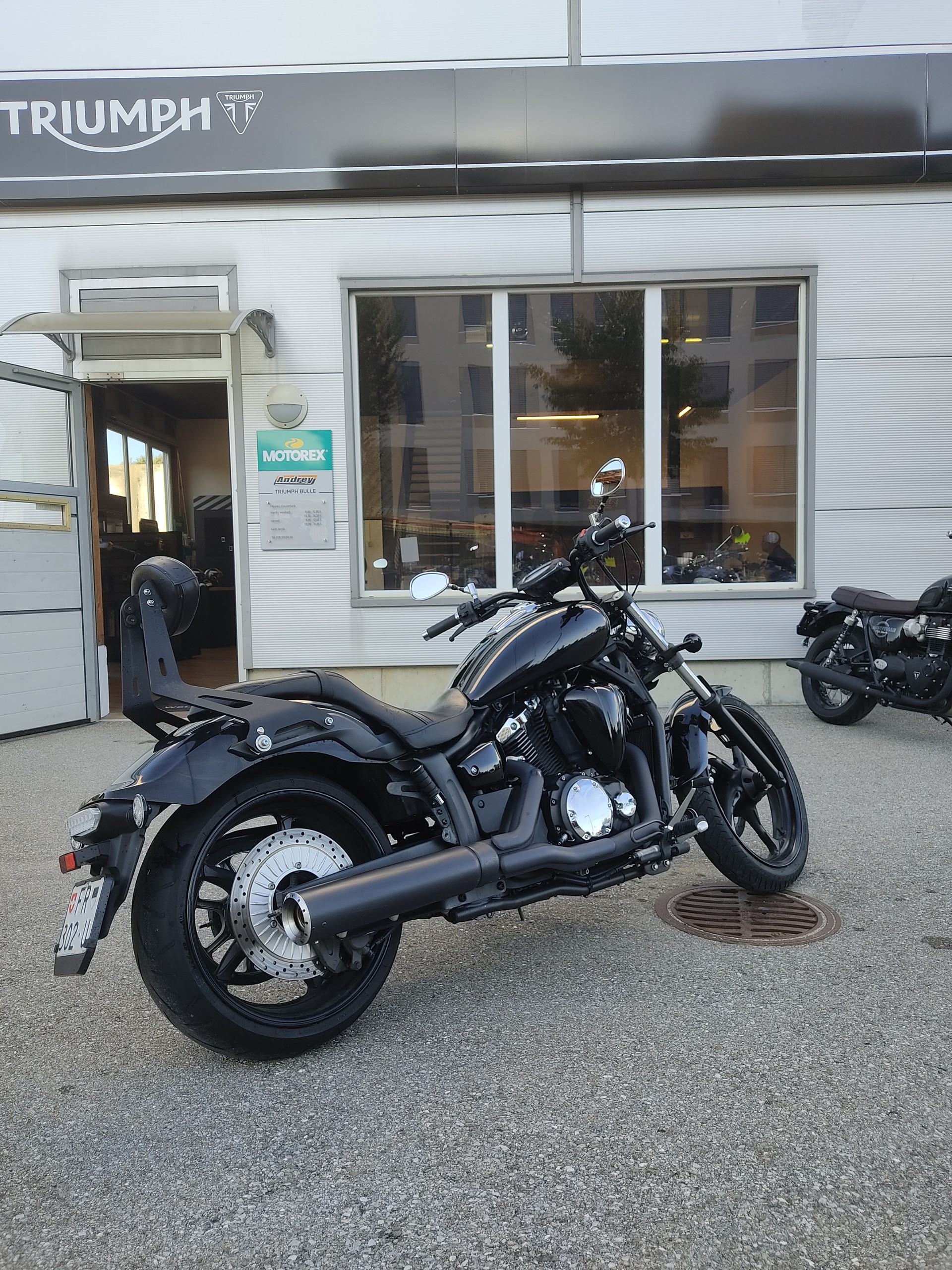 YAMAHA XVS 1300 Custom-image-3