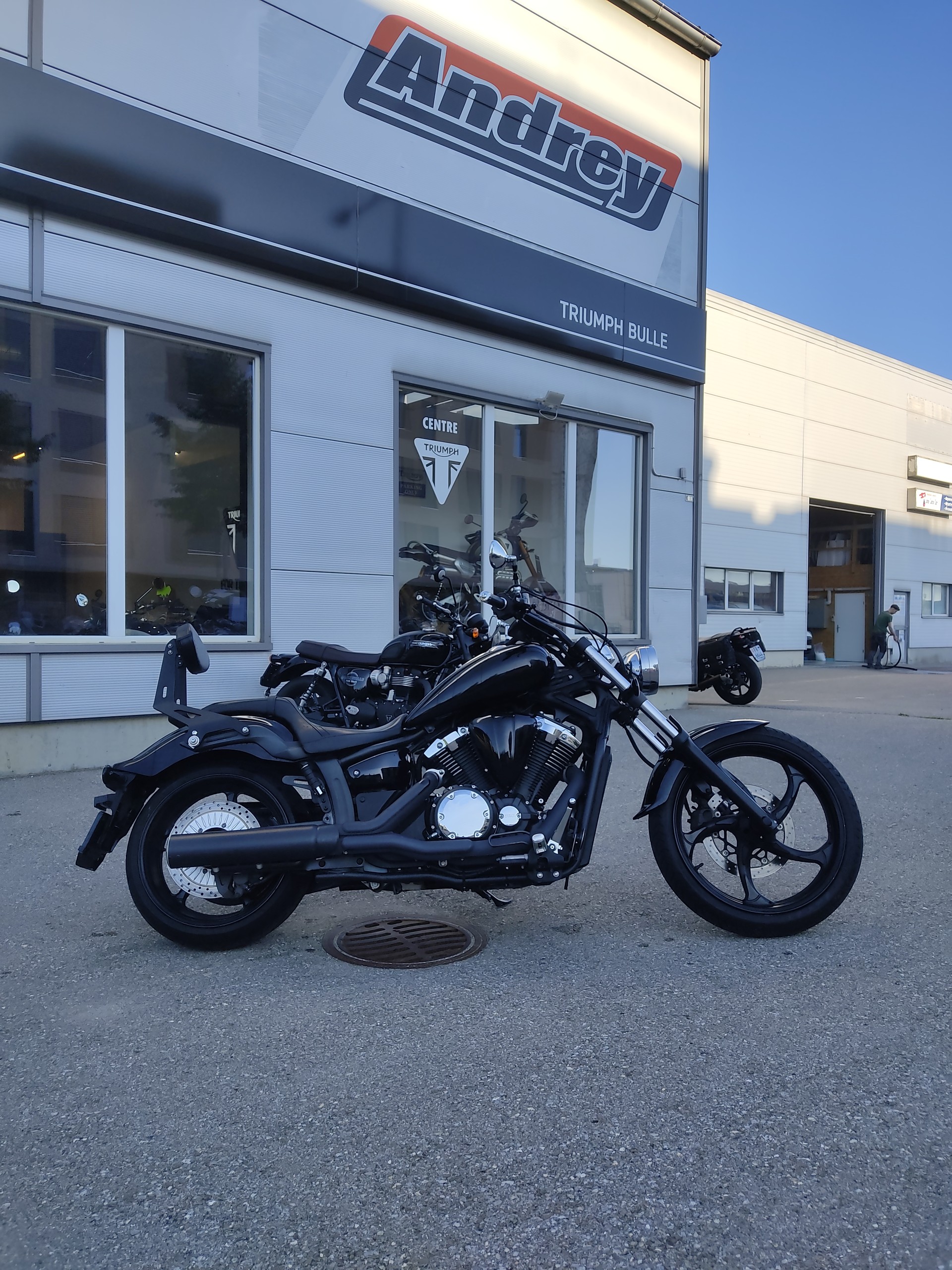 YAMAHA XVS 1300 Custom-image-2