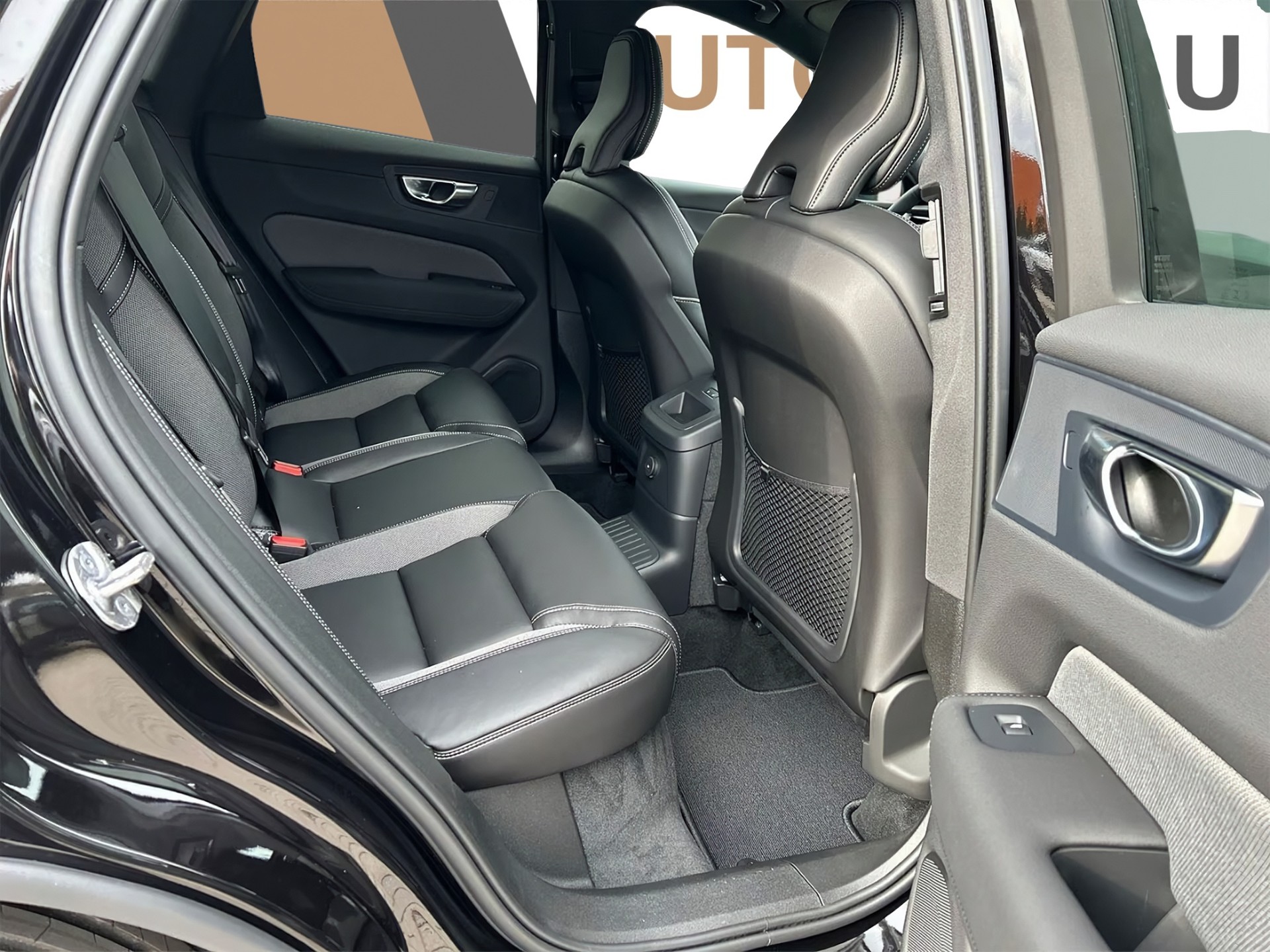 VOLVO XC60 T8 eAWD Plus Black Edition MY26-image-13