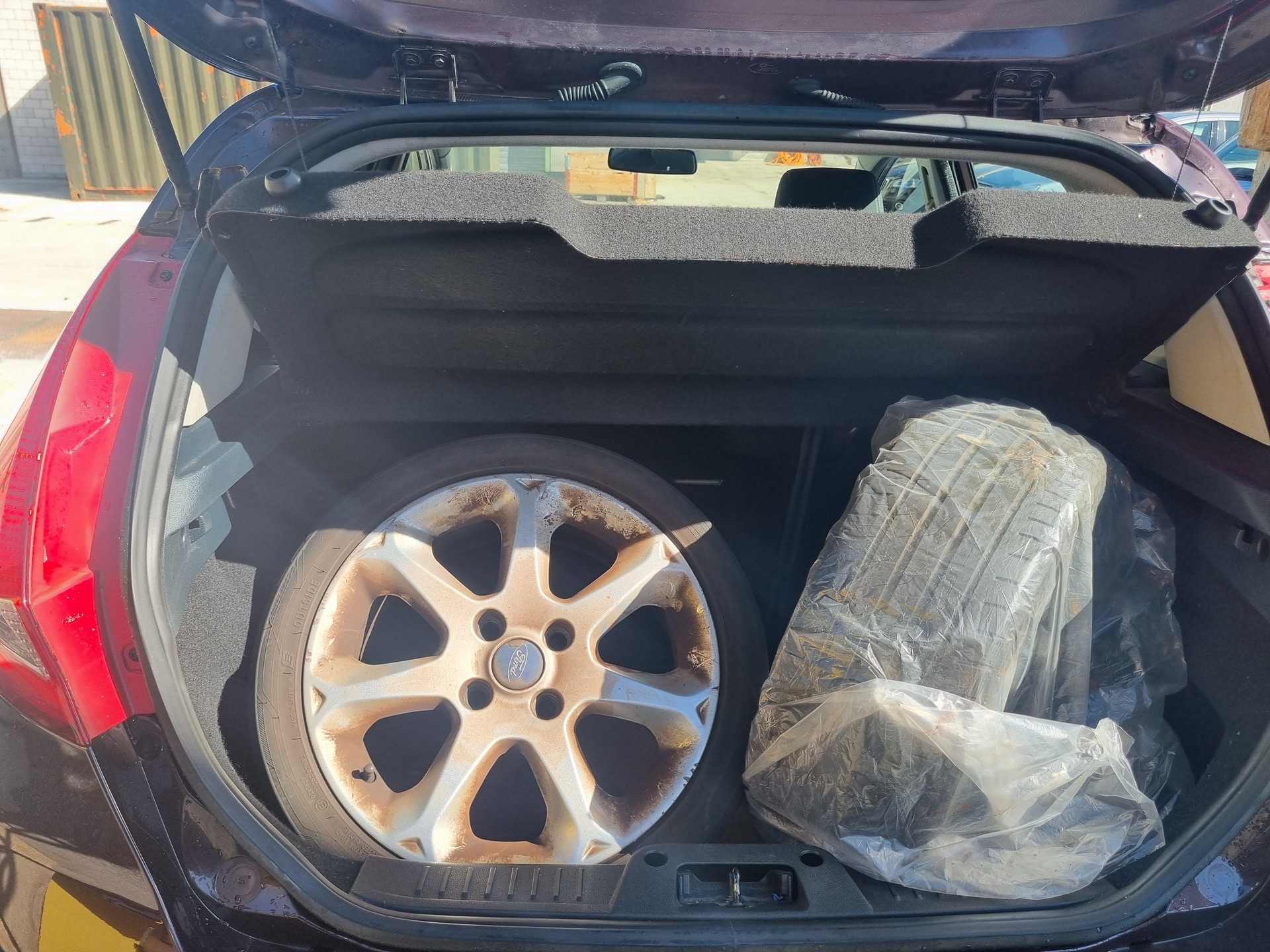 FORD Fiesta 1.4 16V Titanium-image-6