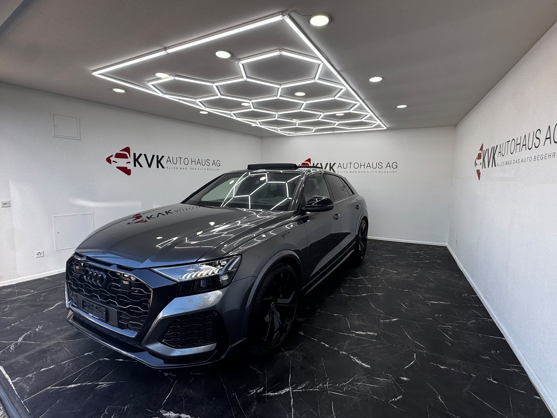 AUDI RSQ8 quattro tiptronic | VOLLAUSSTATTUNG | PANORAMA | GARANTIE BIS 100'000 KM |-showroom-element-1