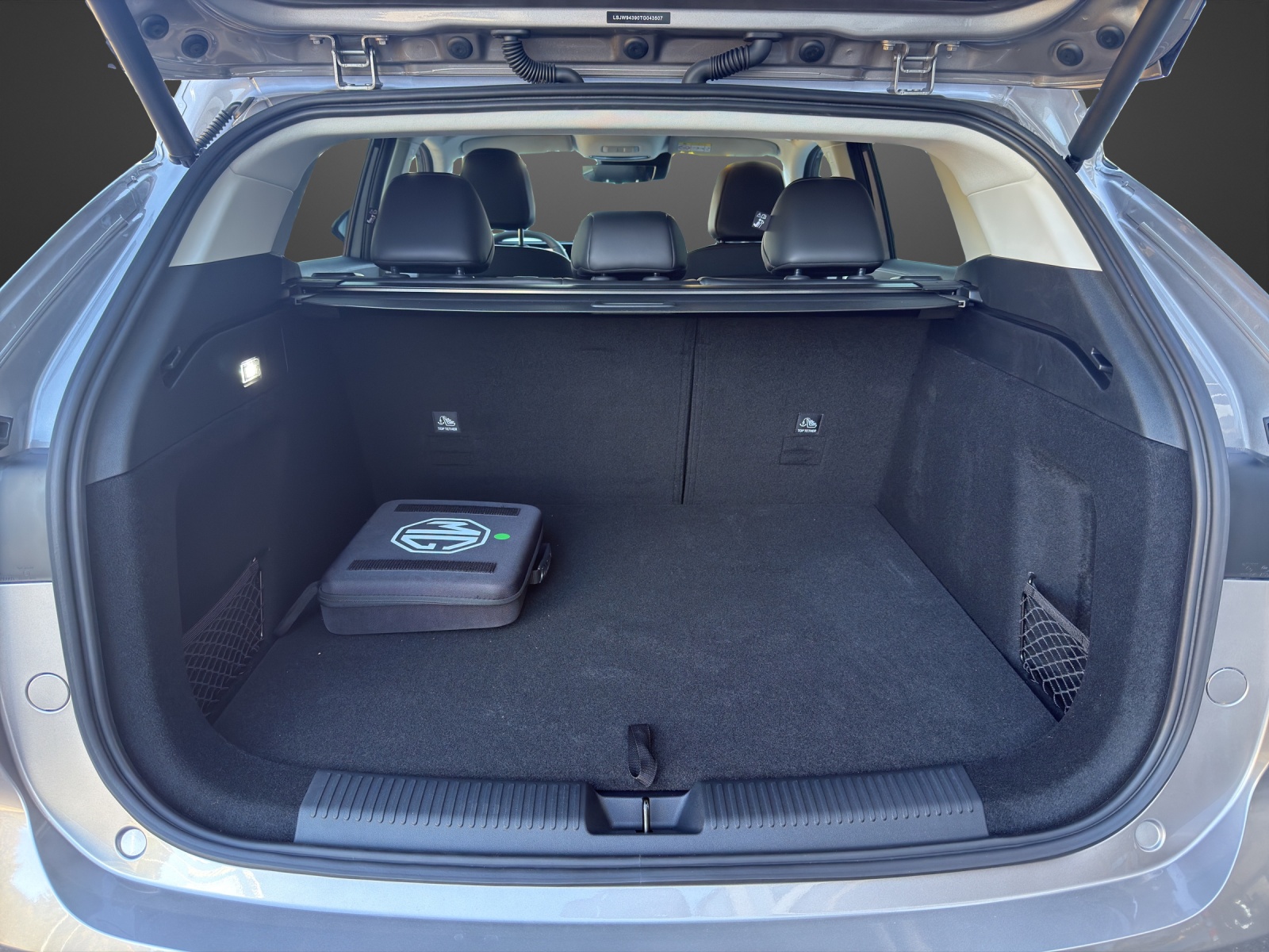 MG HS 1.5 PHEV Luxury-image-10