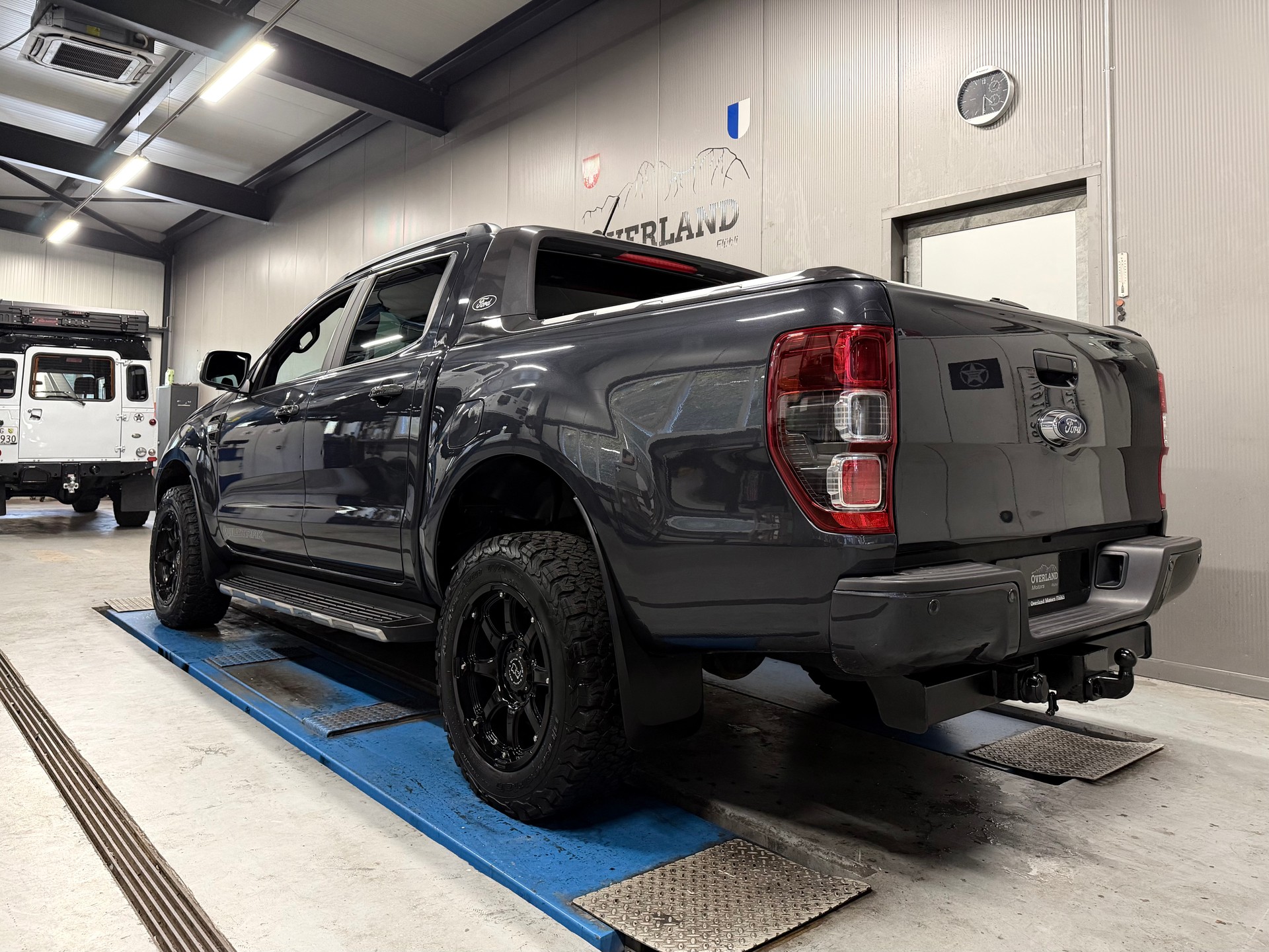 FORD Ranger Wildtrak 3.2 TDCi 4x4 A-showroom-element-2