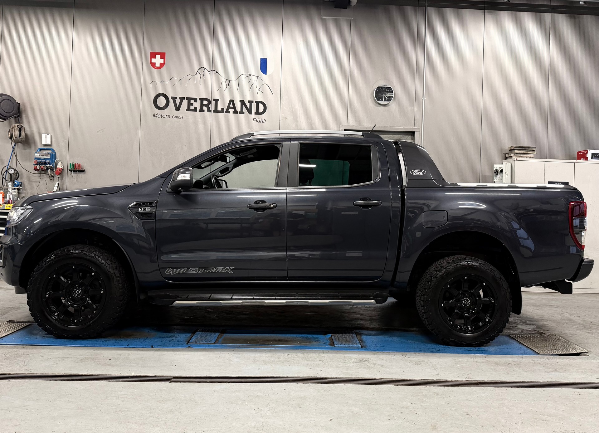FORD Ranger Wildtrak 3.2 TDCi 4x4 A-showroom-element-1