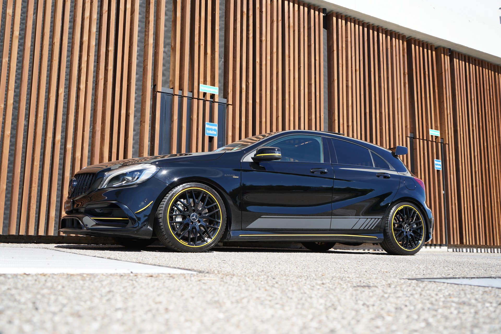 MERCEDES-BENZ A 45 AMG YELLOW NIGHT EDITION 4MATIC 7G-DCT l 380 PS-image-4