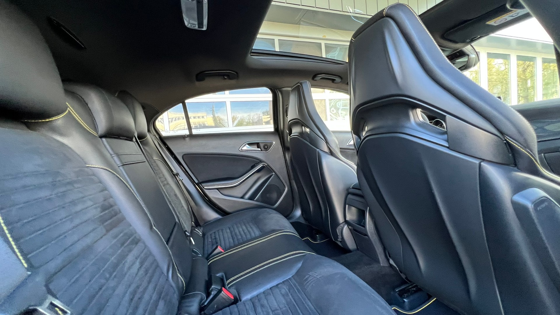 MERCEDES-BENZ A 45 AMG YELLOW NIGHT EDITION 4MATIC 7G-DCT l 380 PS-image-29
