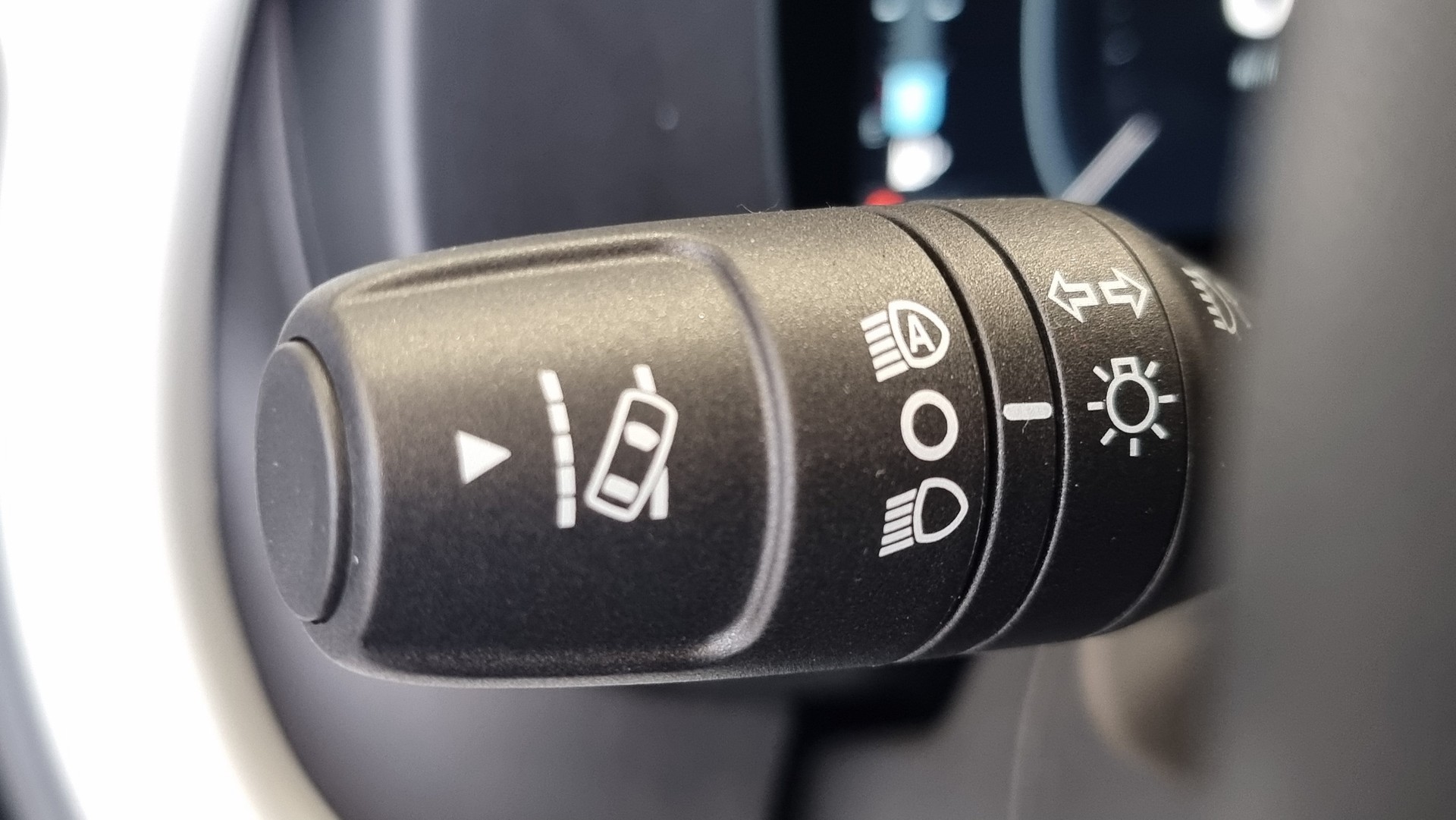 FIAT Pandina 1.0 Hybrid Cross-image-10