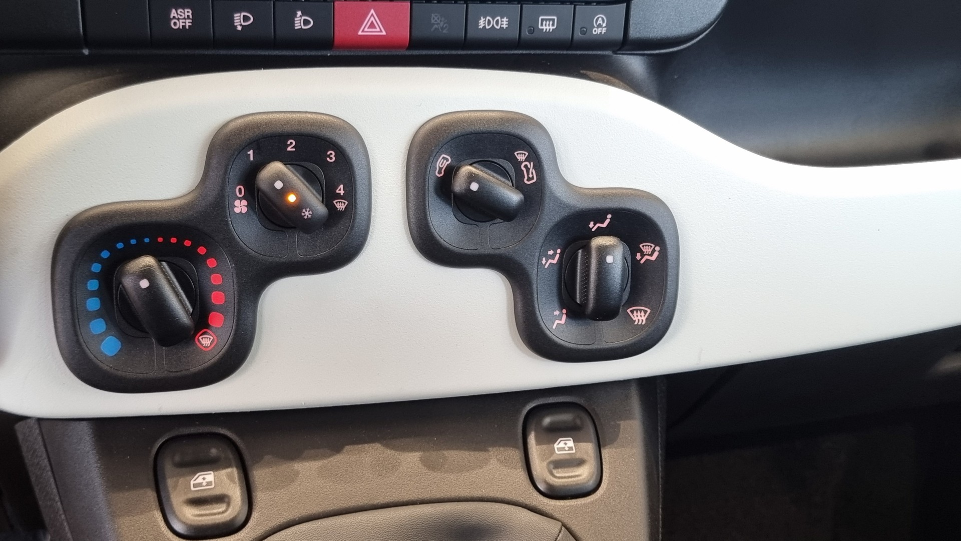 FIAT Pandina 1.0 Hybrid Cross-image-12