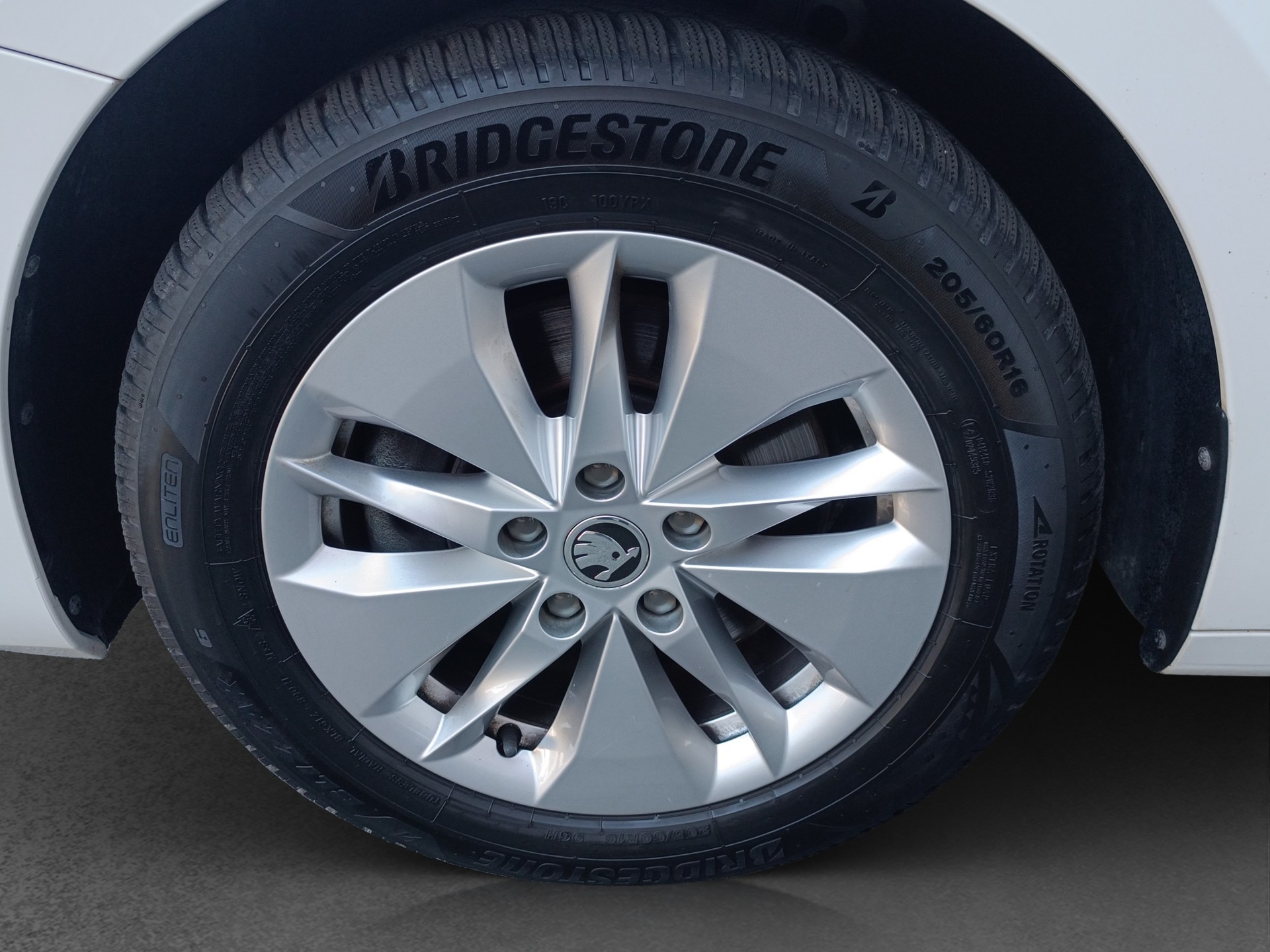 SKODA Octavia Combi 2.0 TDI DSG Ambition 4x4-image-18
