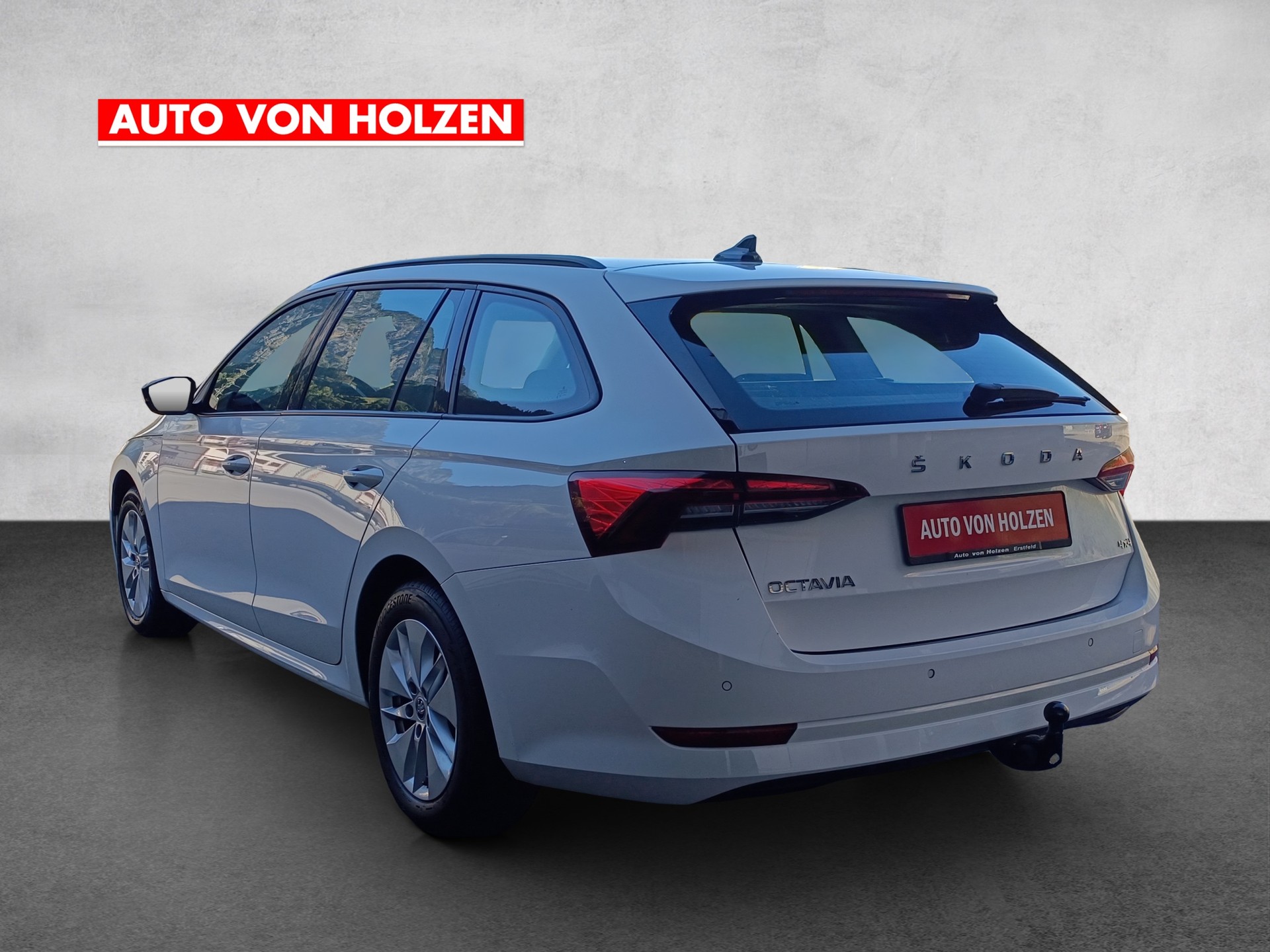 SKODA Octavia Combi 2.0 TDI DSG Ambition 4x4-showroom-element-2