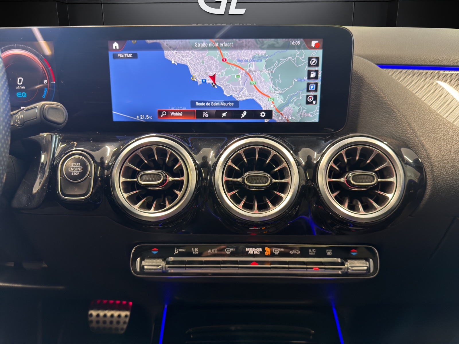 MERCEDES-BENZ GLA 250e AMG Line 8G-DCT-image-12