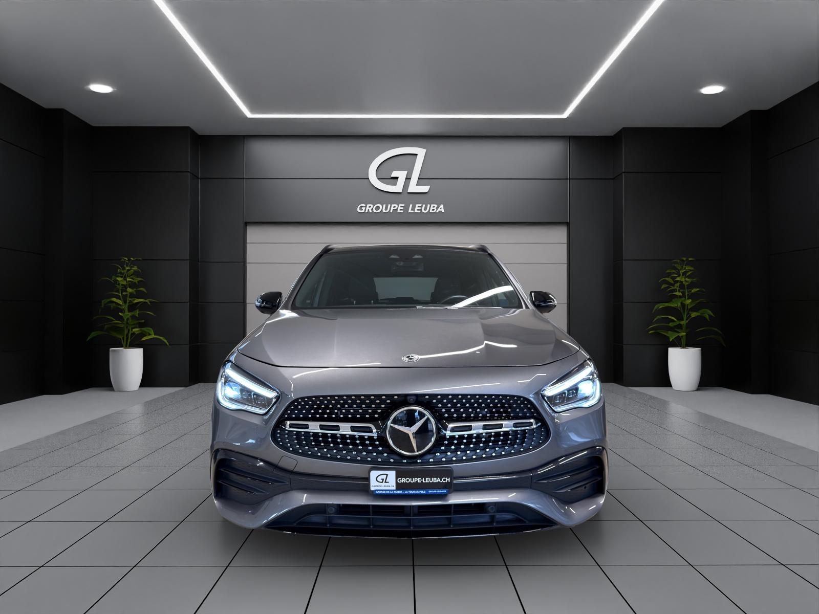 MERCEDES-BENZ GLA 250e AMG Line 8G-DCT-showroom-element-1