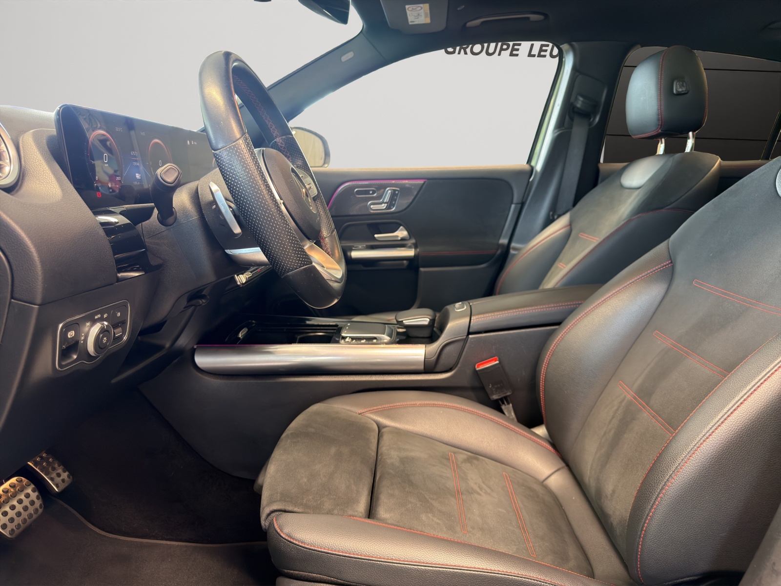 MERCEDES-BENZ GLA 250e AMG Line 8G-DCT-image-10