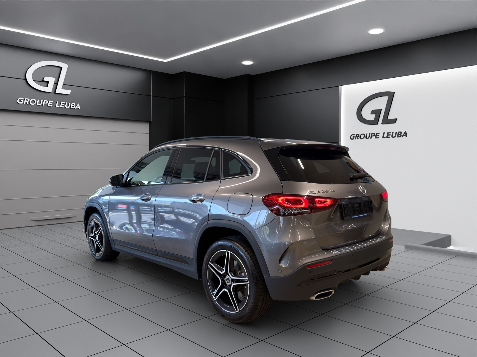 MERCEDES-BENZ GLA 250e AMG Line 8G-DCT-showroom-element-3