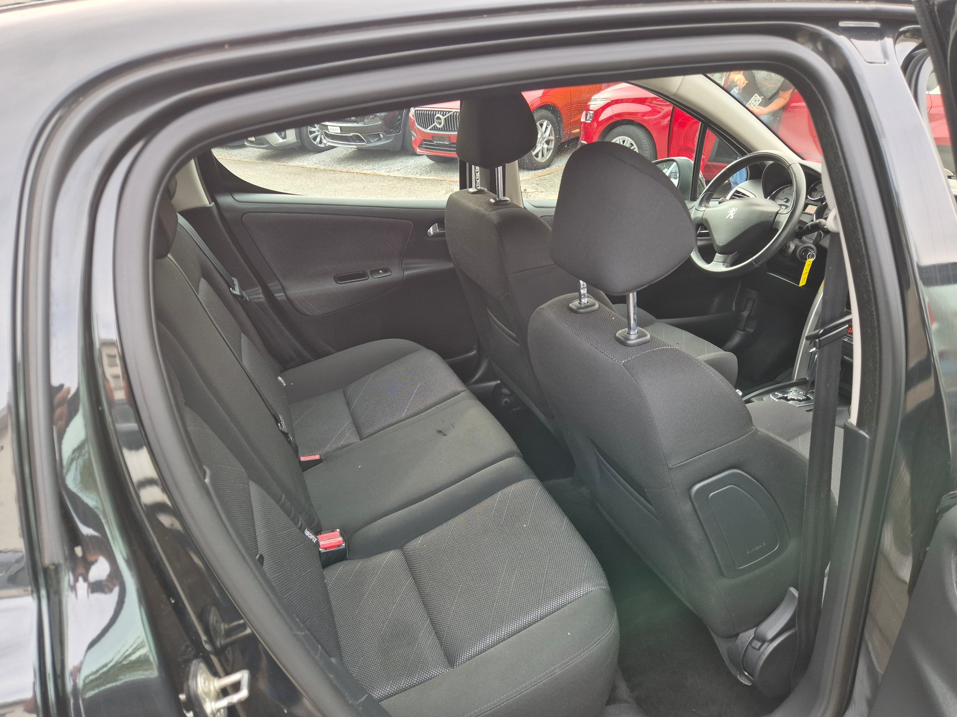 PEUGEOT 207 1.6 16V XT Automatic-image-6