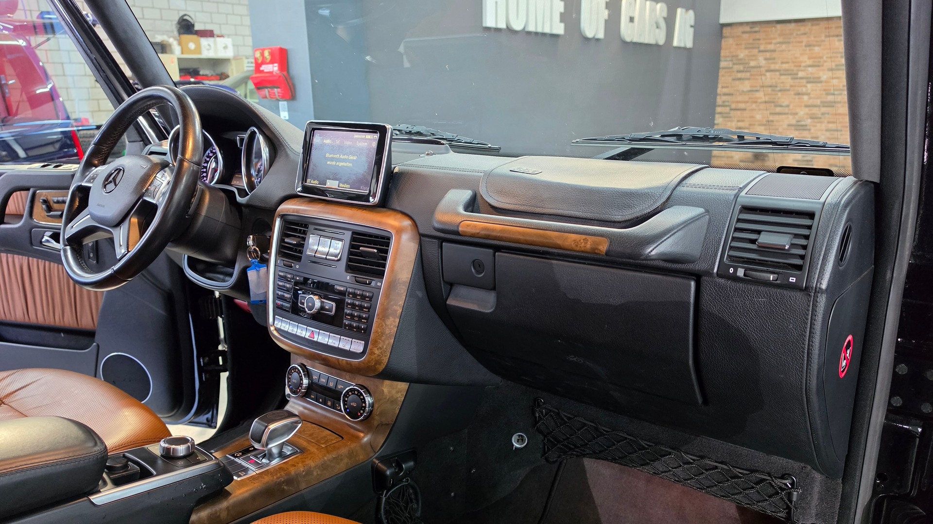 MERCEDES-BENZ G 63 AMG Automatic-image-18