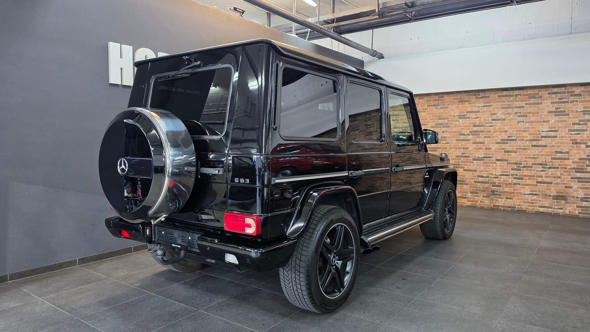 MERCEDES-BENZ G 63 AMG Automatic-image-8