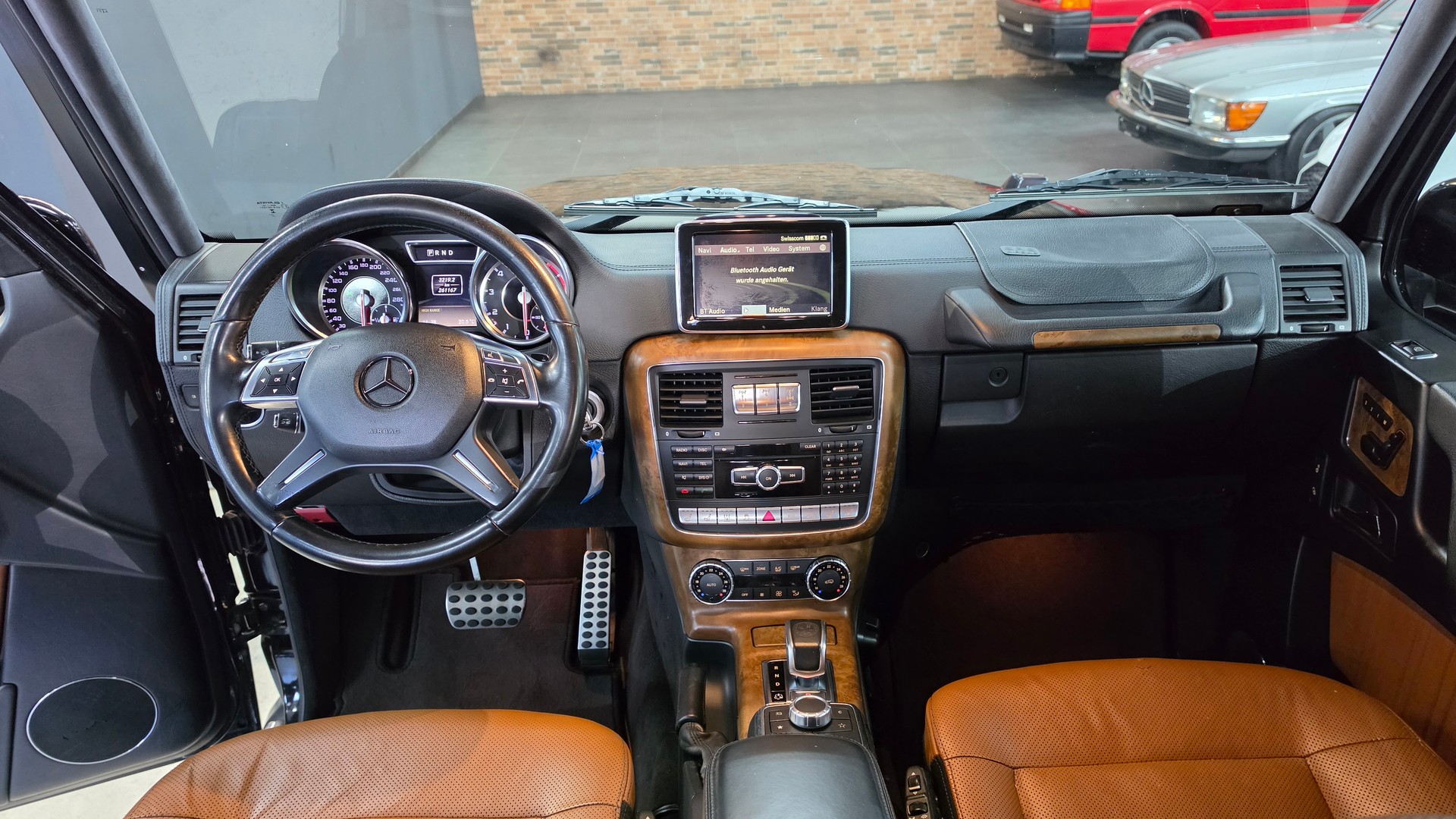 MERCEDES-BENZ G 63 AMG Automatic-image-17