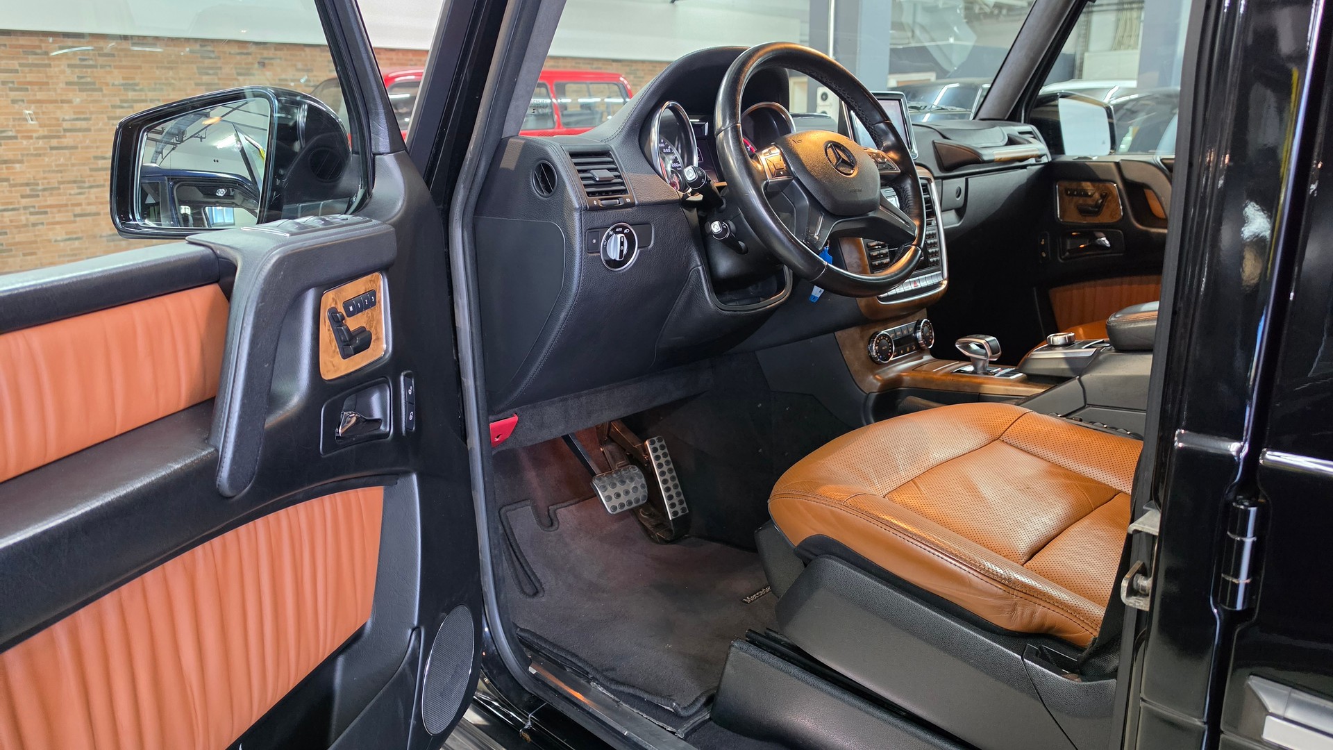MERCEDES-BENZ G 63 AMG Automatic-image-15