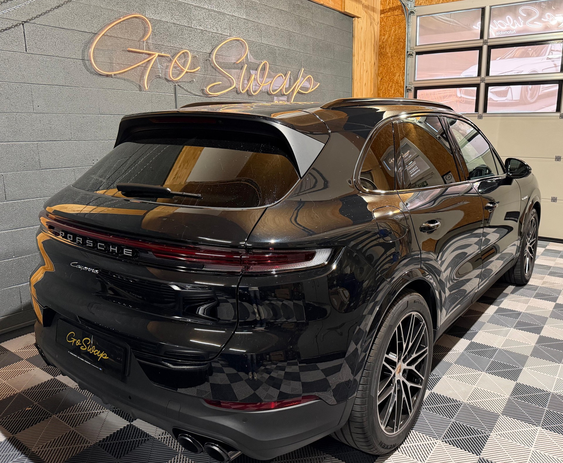 PORSCHE Cayenne E-Hybrid Tiptronic-showroom-element-3