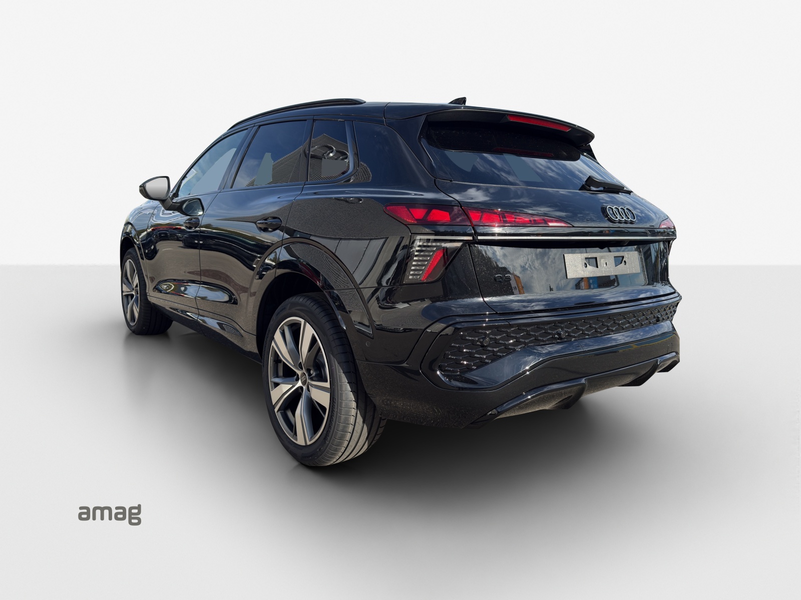 AUDI Q3 SUV 110 kW TFSI S tronic-showroom-element-2