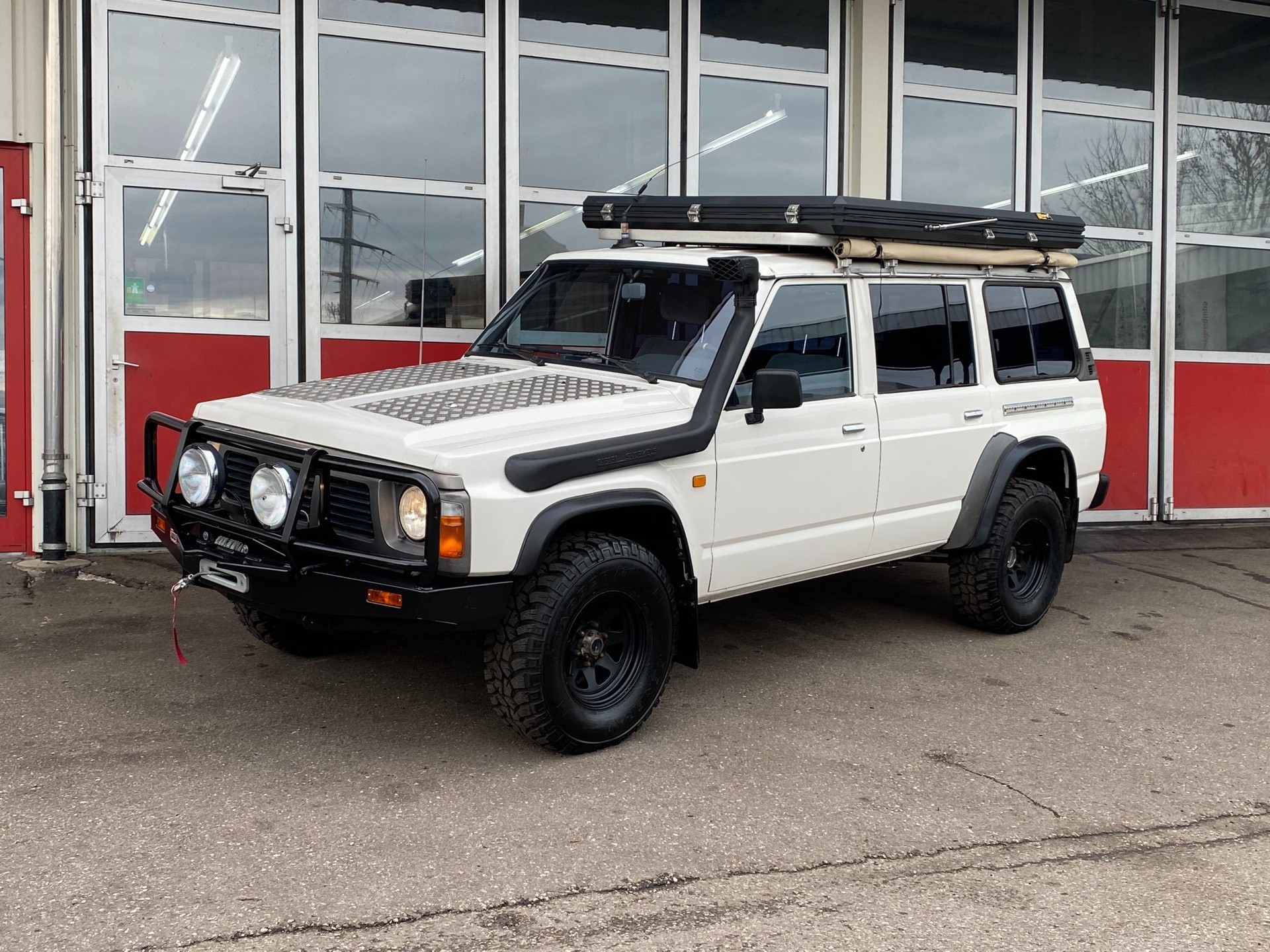 NISSAN Patrol GR 2.8 DL Wagon-showroom-element-1