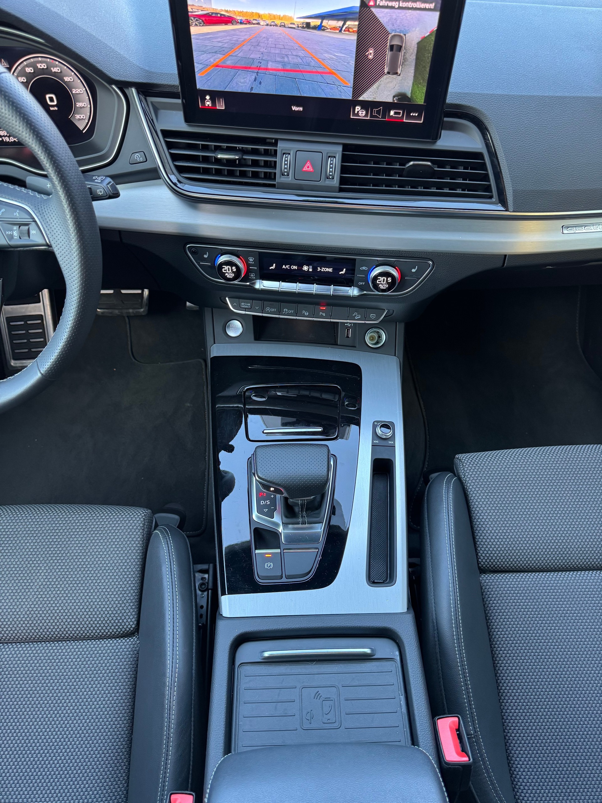 AUDI Q5 40 TDI S-line quattro S-tronic-image-11