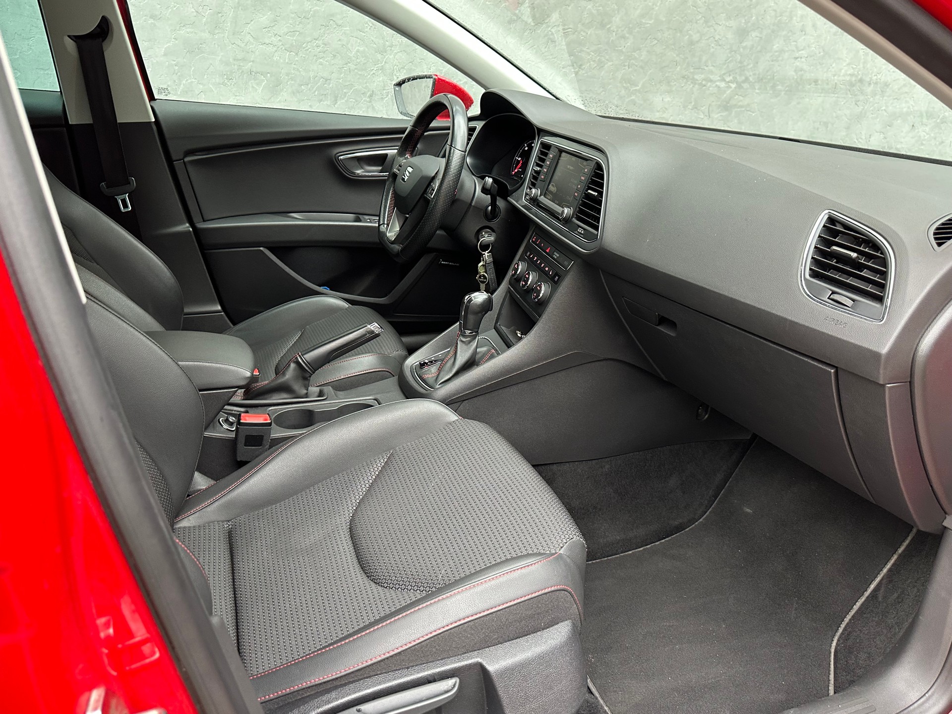SEAT Leon 2.0 TDI FR Line DSG-image-12