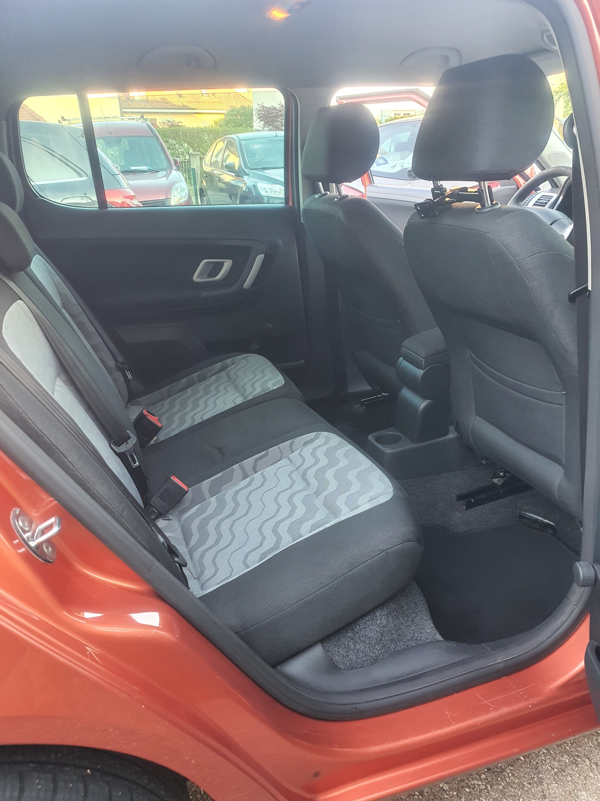 SKODA Fabia 1.4 TDI Elegance-image-10