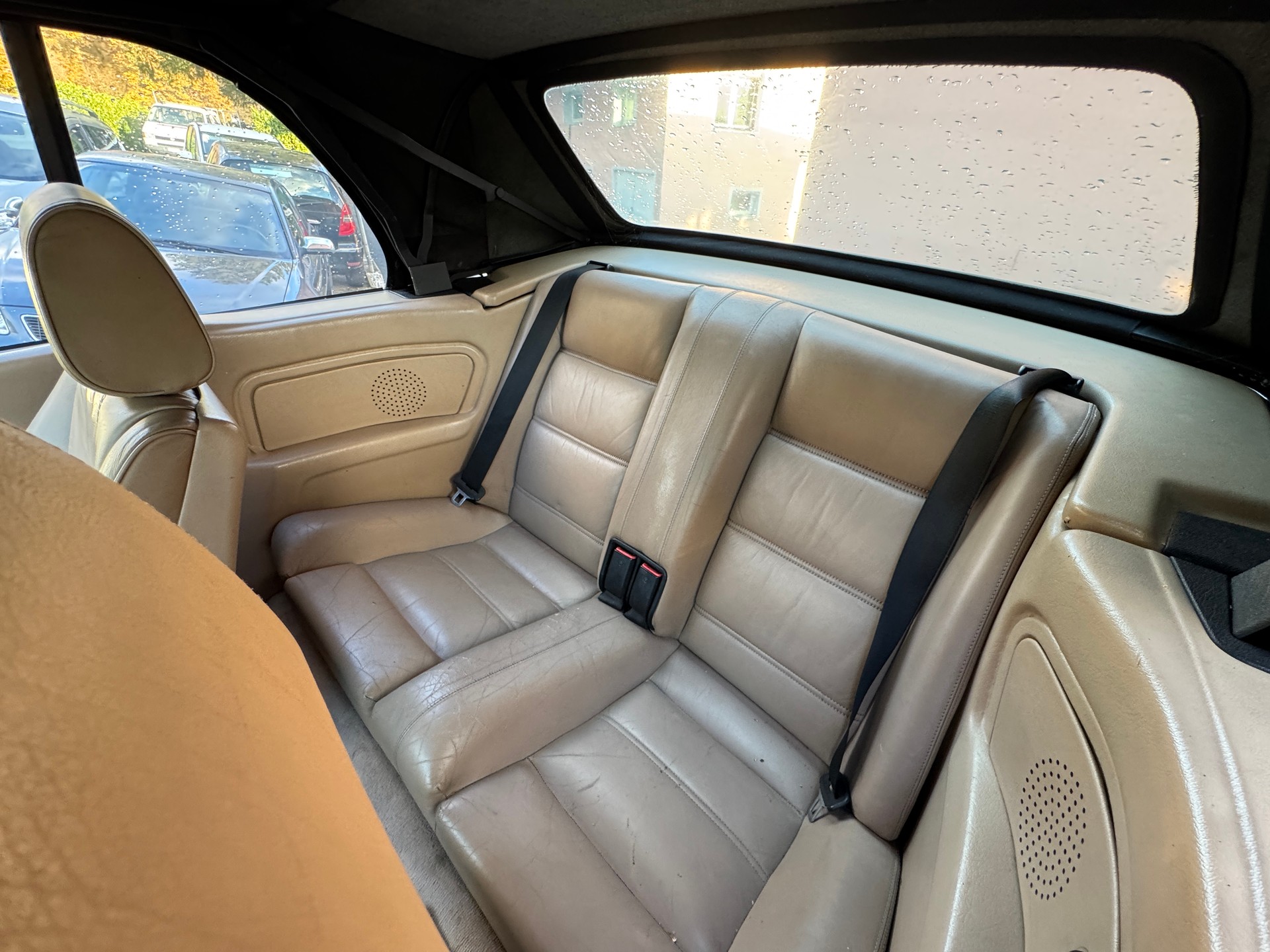 BMW 320i Cabrio-image-8