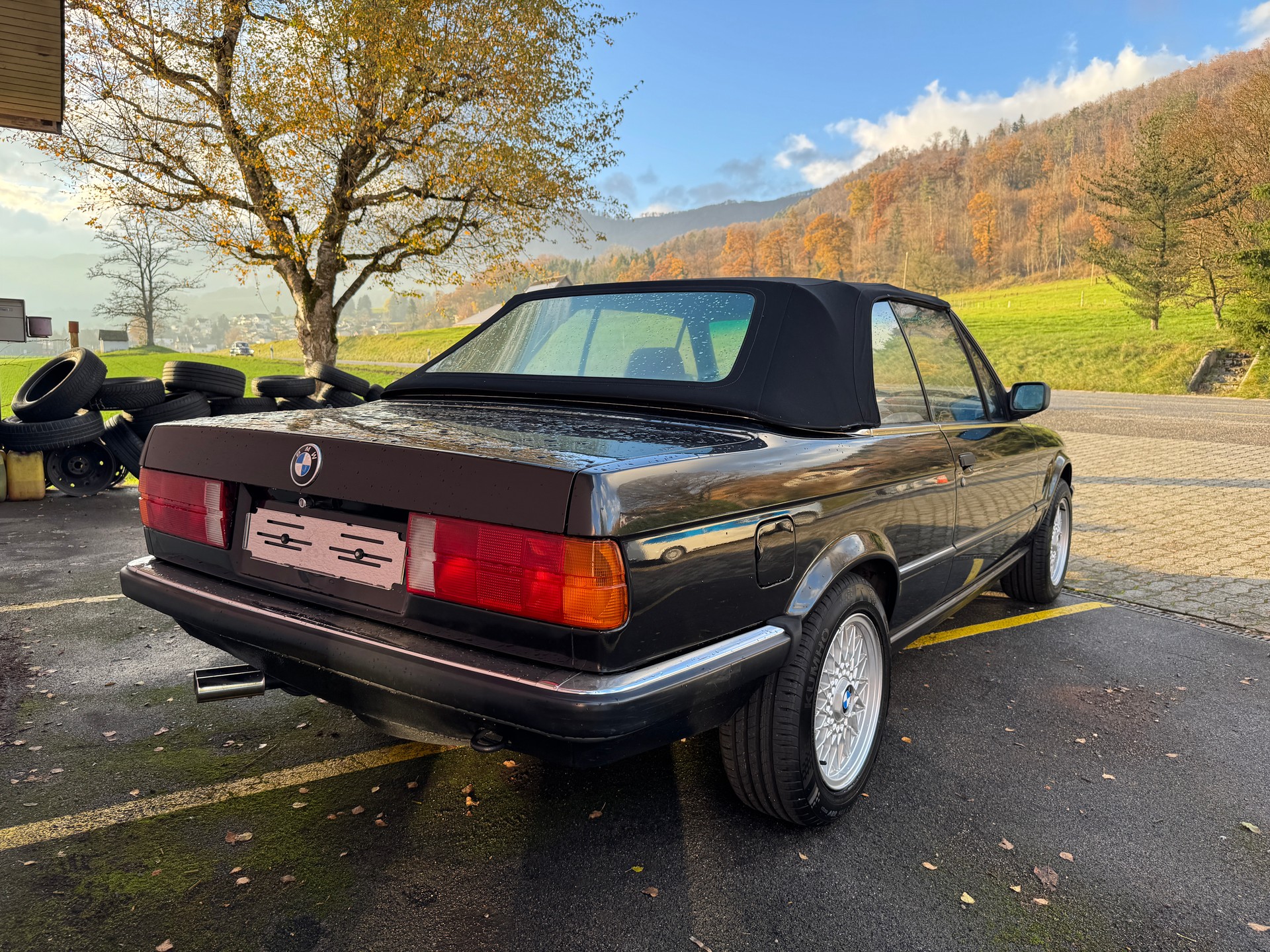 BMW 320i Cabrio-image-3