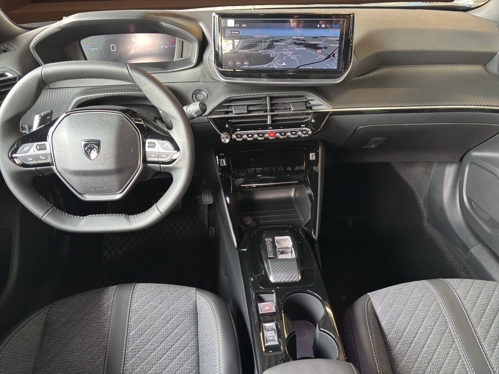 PEUGEOT 2008 1.2 145 MHEV Allure Premium-image-8
