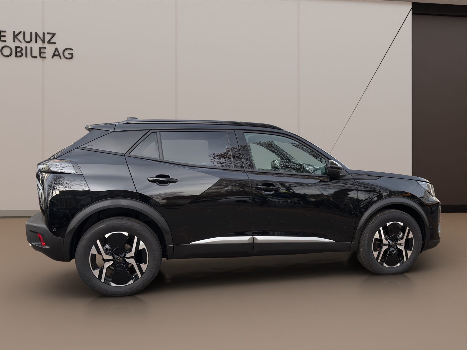 PEUGEOT 2008 1.2 145 MHEV Allure Premium-image-5