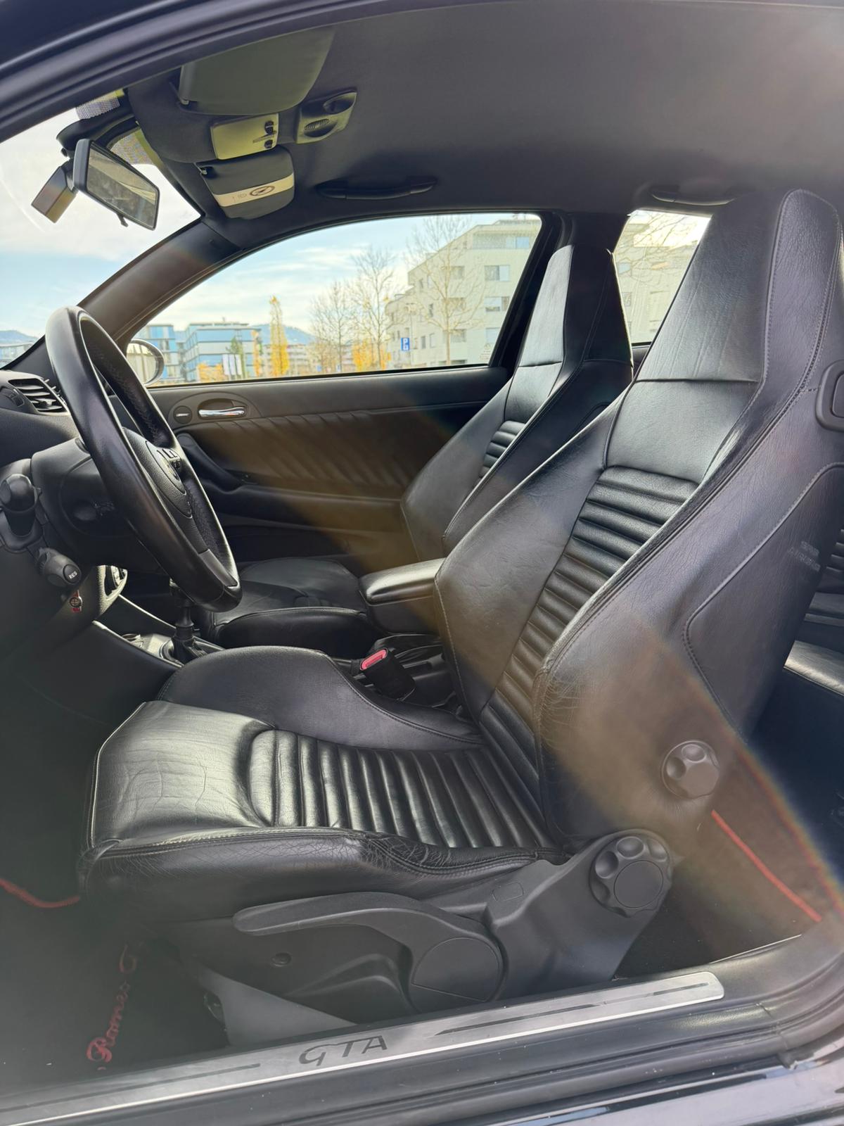 ALFA ROMEO 147 3.2 GTA-image-5