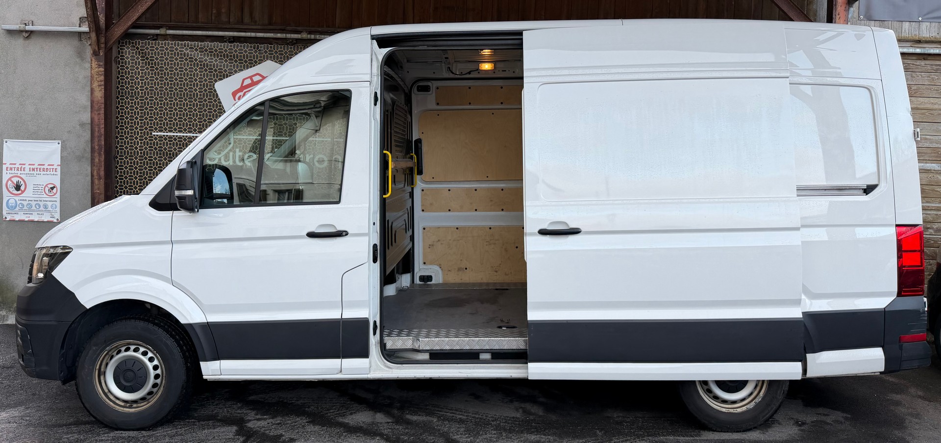 VW Crafter 35 2.0 TDI Entry L3 A-showroom-element-1