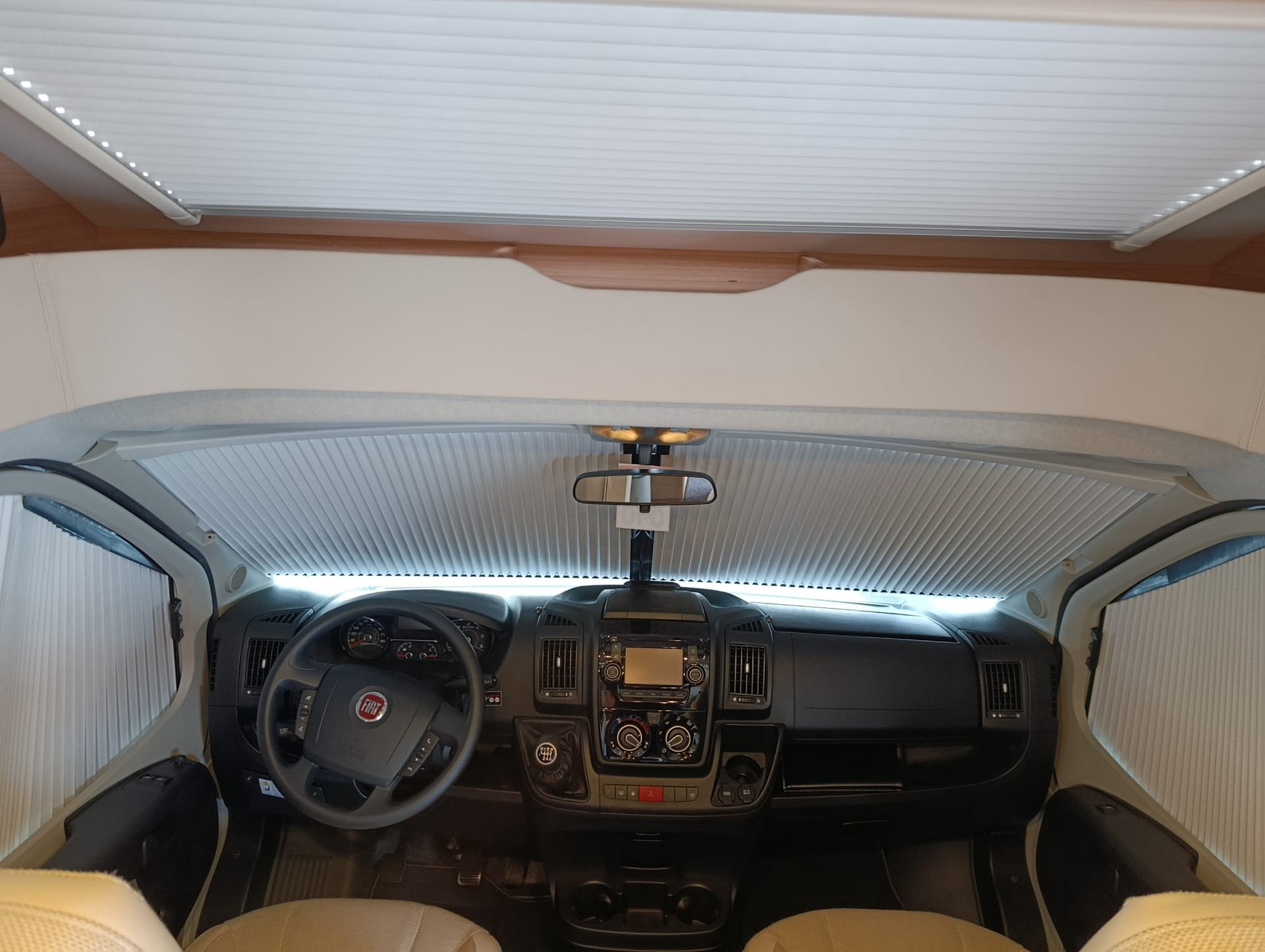 KNAUS R 21-image-23