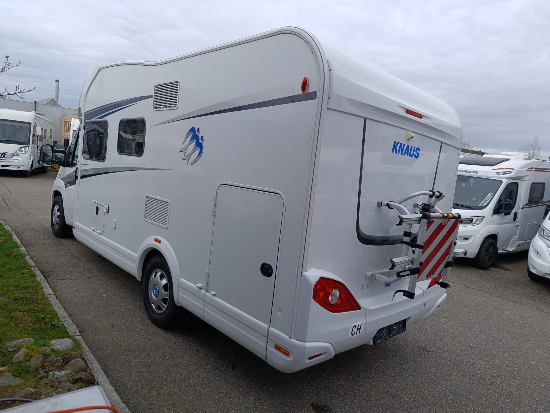 KNAUS R 21-image-7