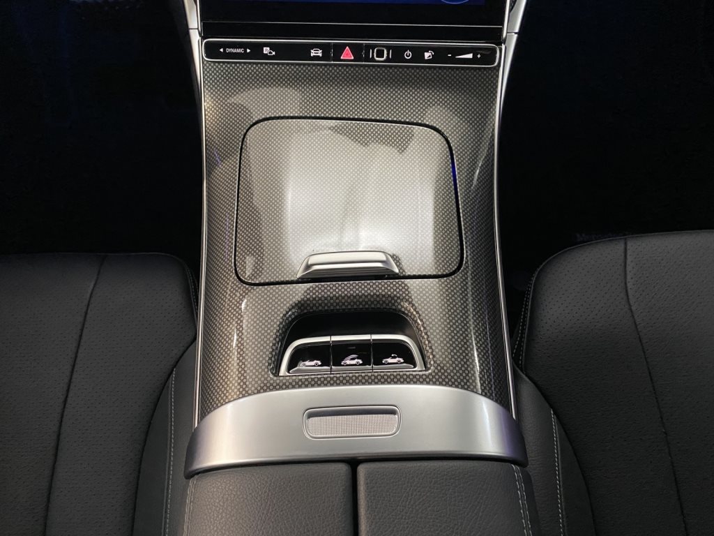 MERCEDES-BENZ CLE 200 AMG Line 4MATIC Cabriolet-image-9