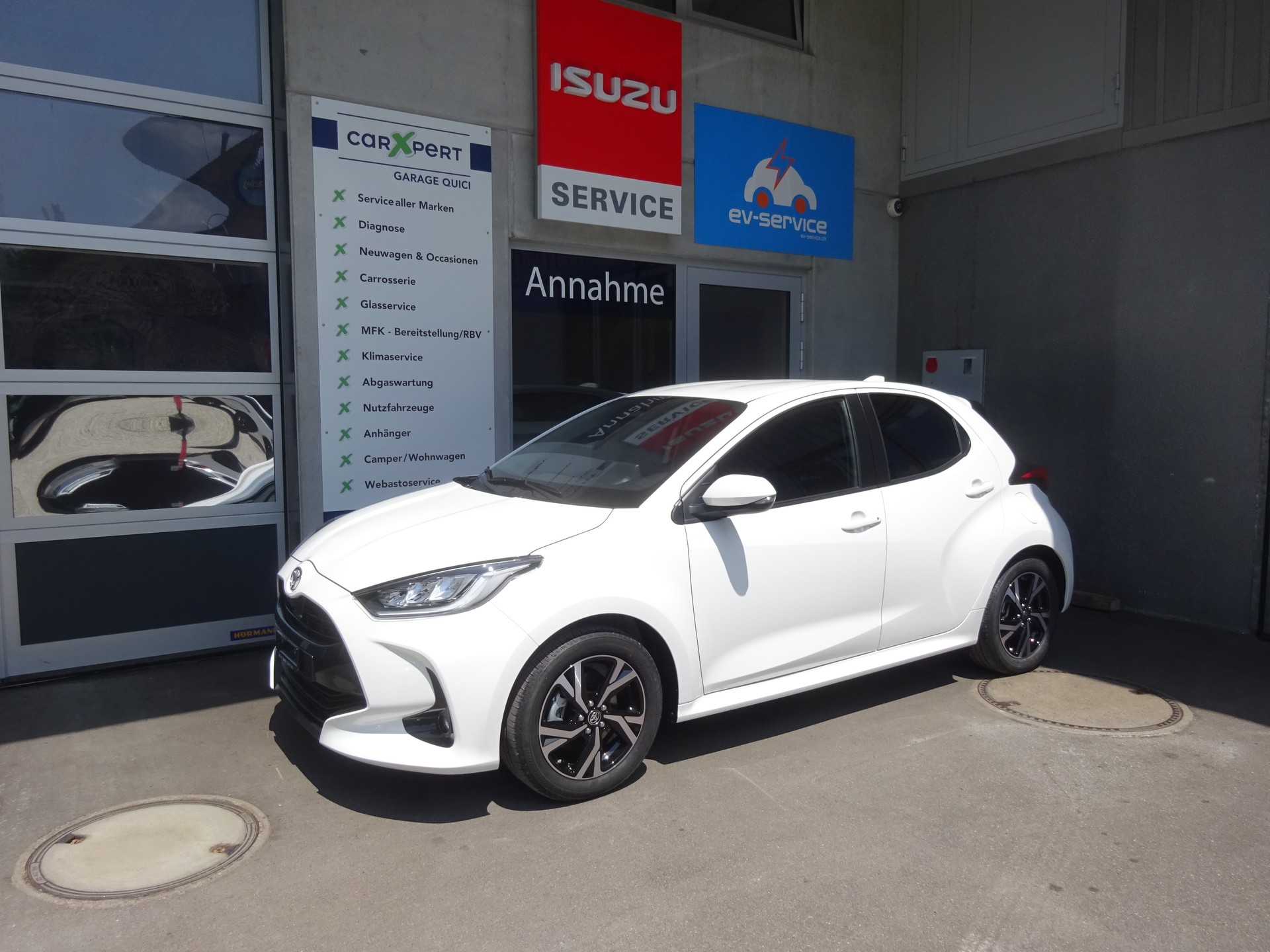 TOYOTA Yaris 1.5 Trend e-CVT-image-1