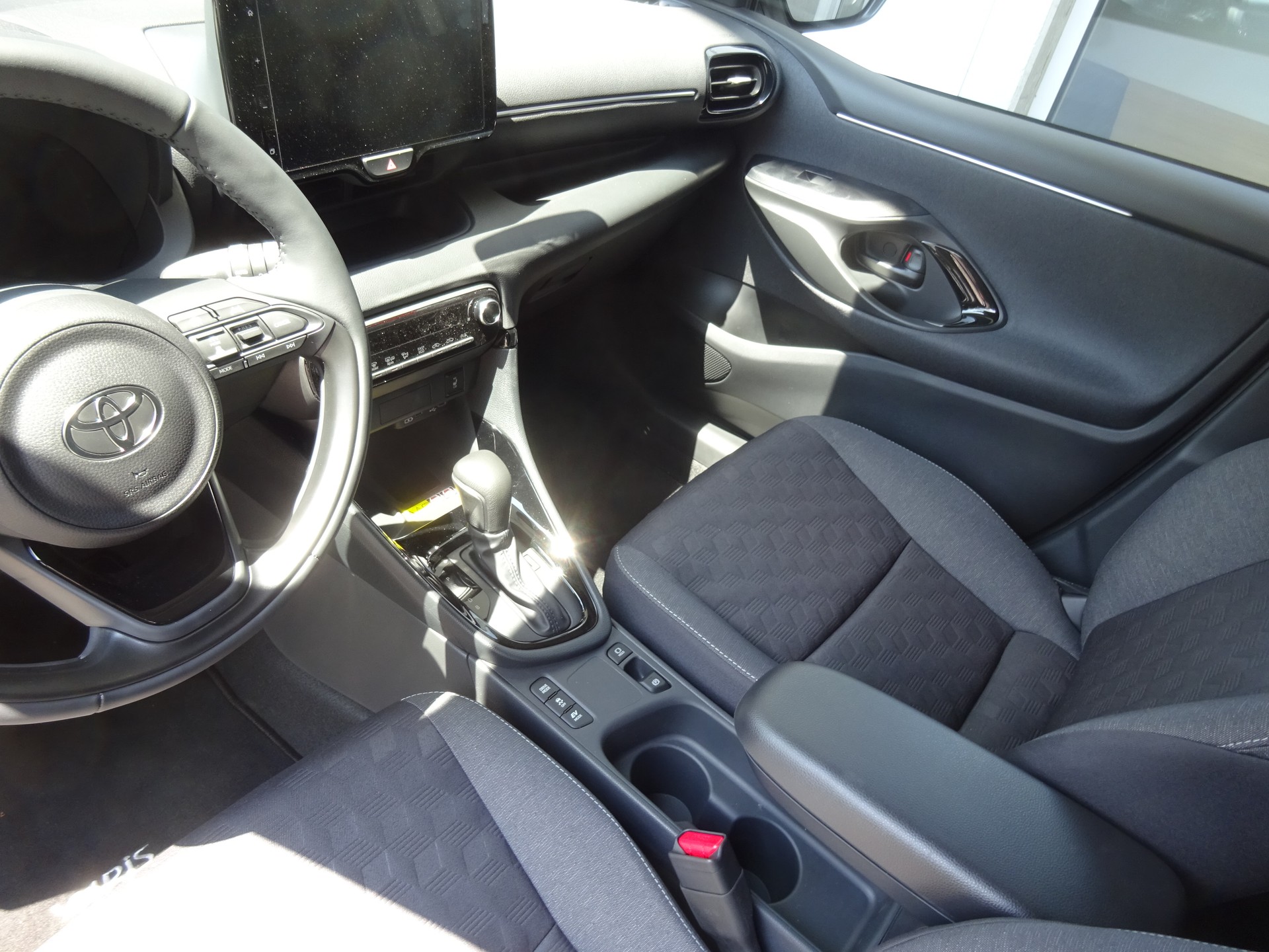 TOYOTA Yaris 1.5 Trend e-CVT-image-5