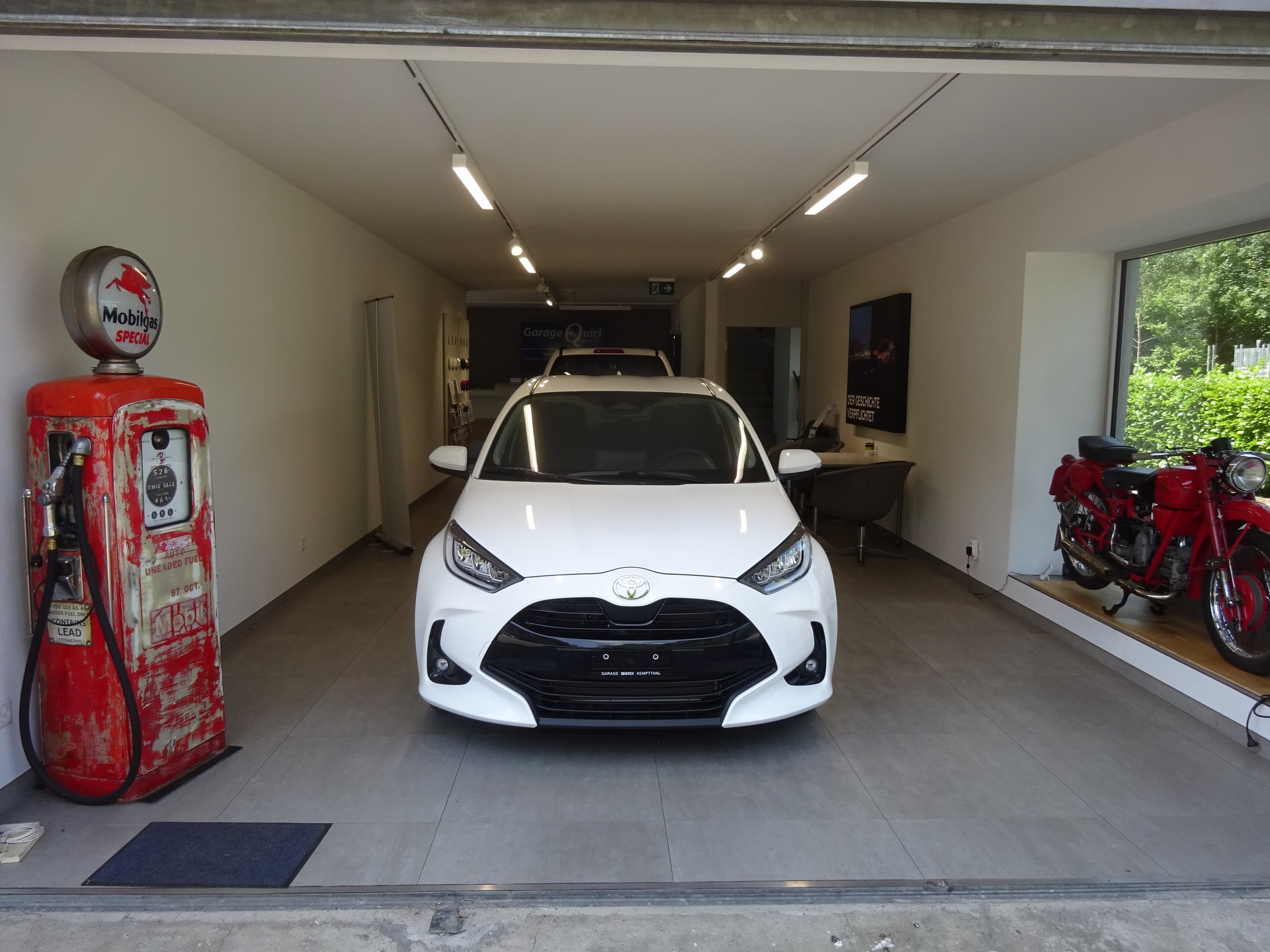 TOYOTA Yaris 1.5 Trend e-CVT-image-8