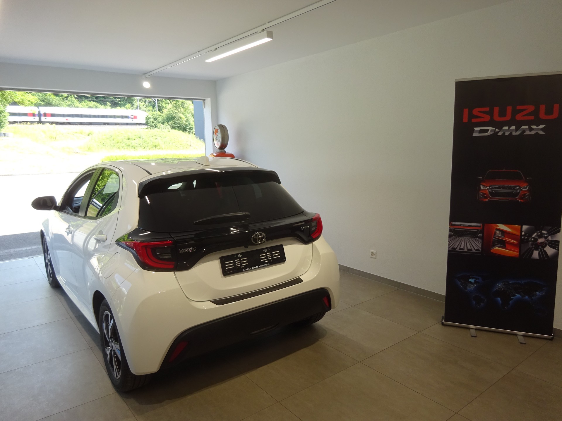 TOYOTA Yaris 1.5 Trend e-CVT-image-3