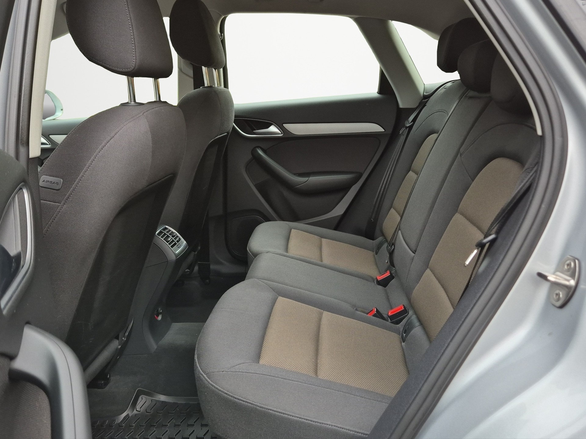 AUDI Q3 2.0 TFSI quattro S-tronic-image-10