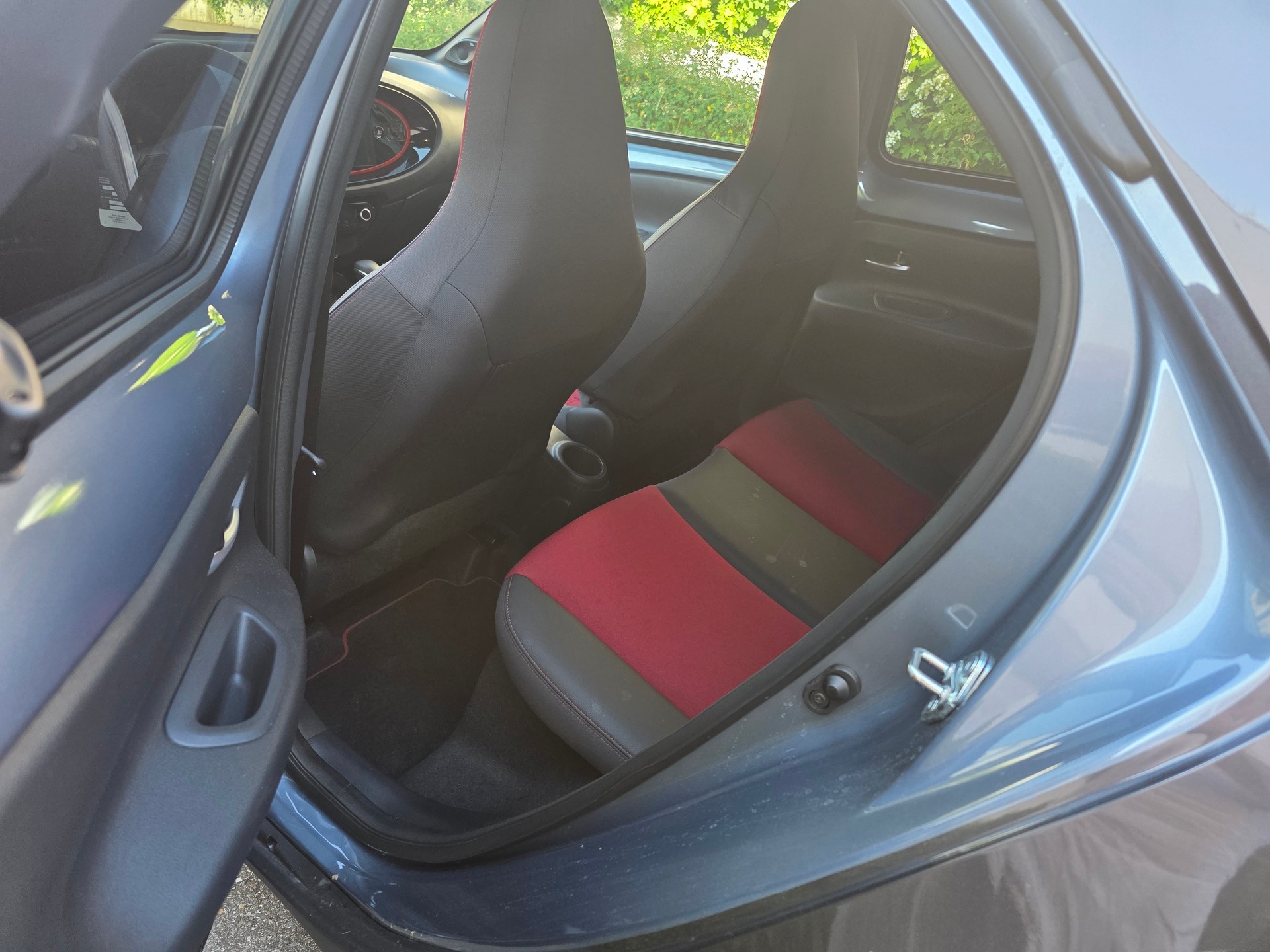 TOYOTA Aygo X 1.0 VVT-i Undercover CVT-image-8
