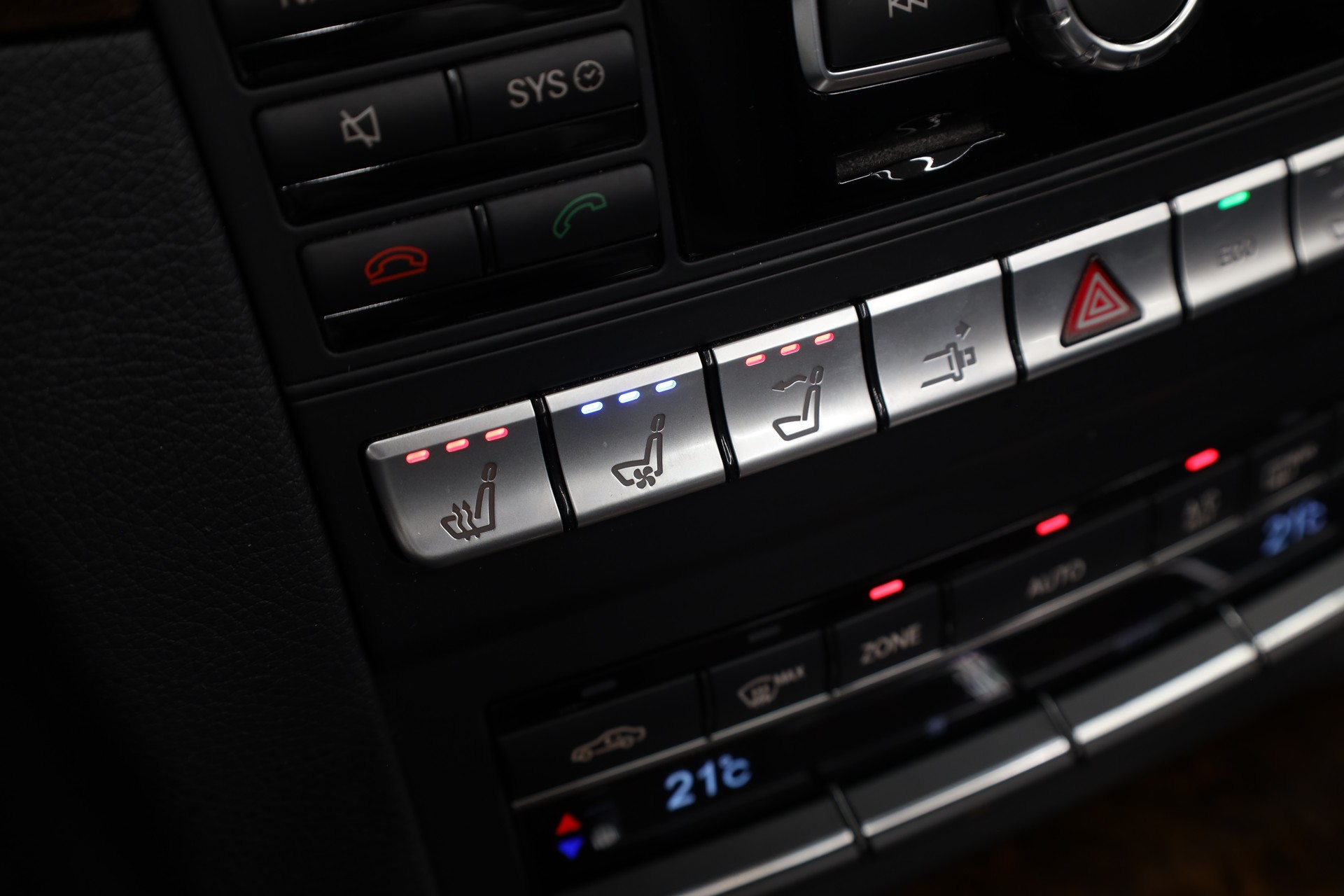 MERCEDES-BENZ E 320 Cabriolet-image-25