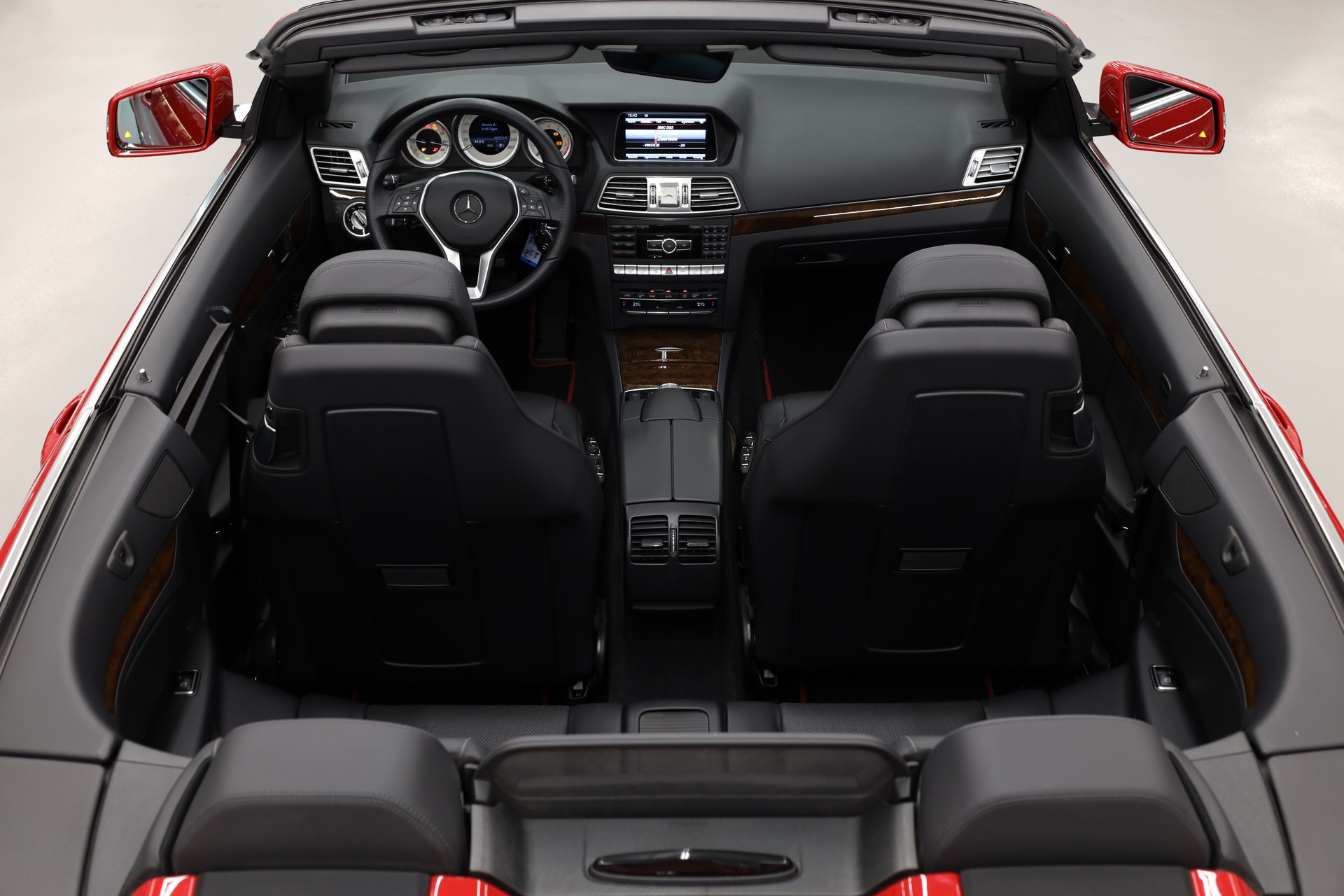 MERCEDES-BENZ E 320 Cabriolet-image-13