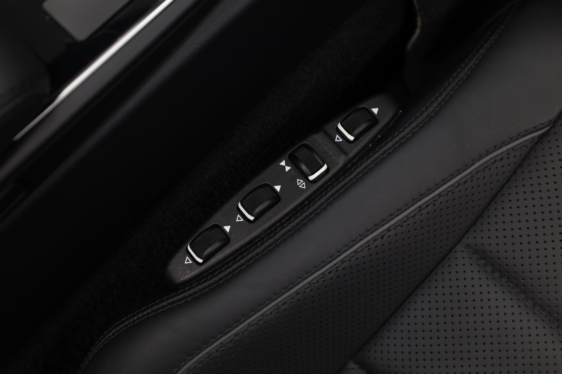MERCEDES-BENZ E 320 Cabriolet-image-20