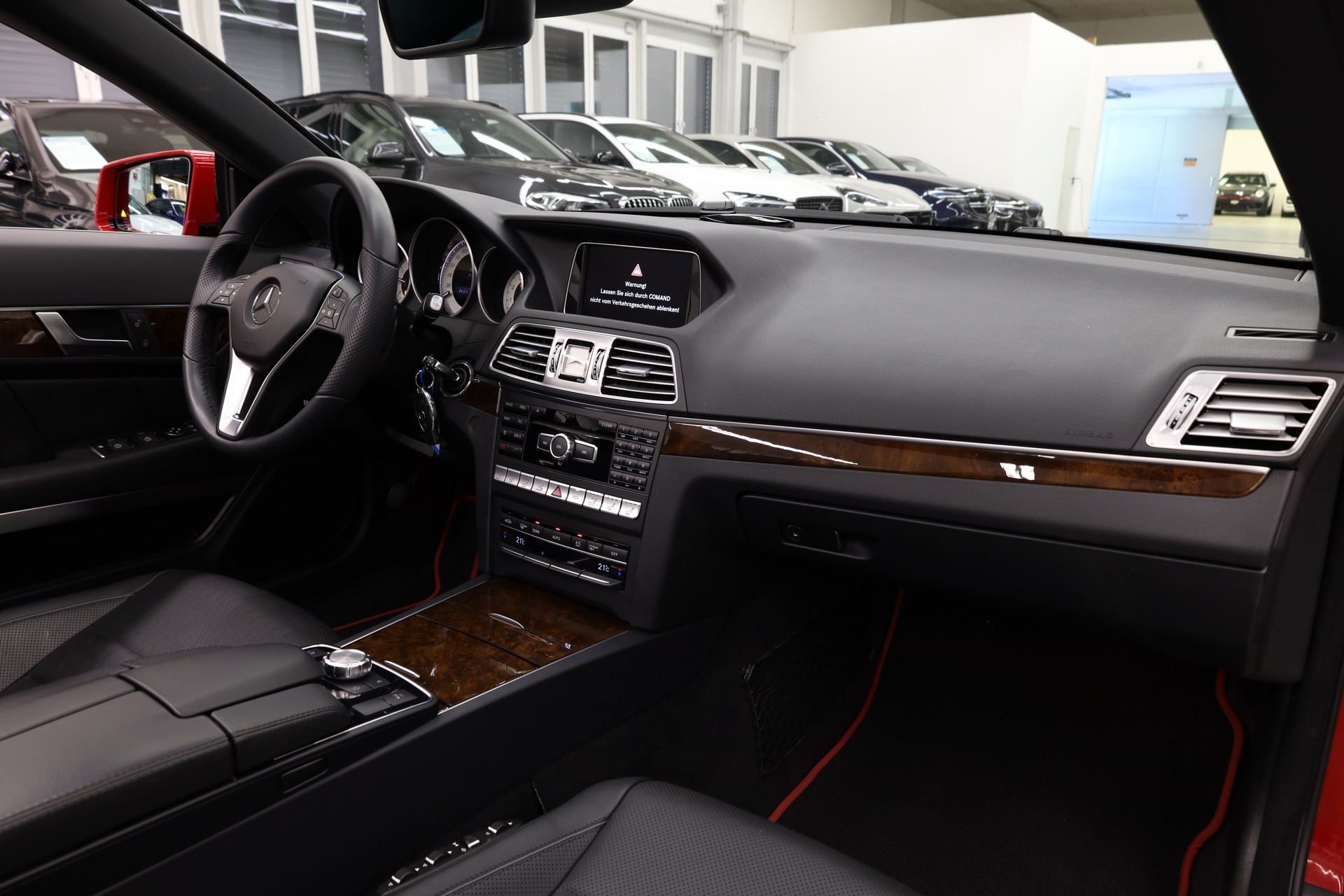 MERCEDES-BENZ E 320 Cabriolet-image-16