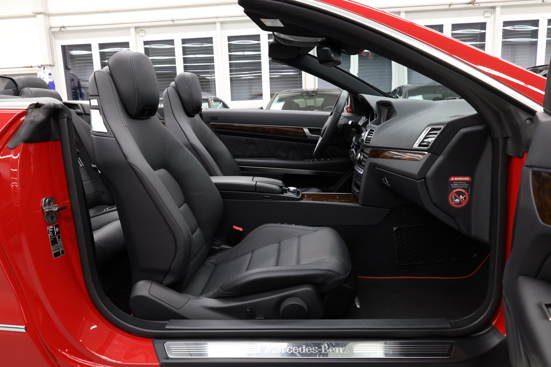 MERCEDES-BENZ E 320 Cabriolet-image-15