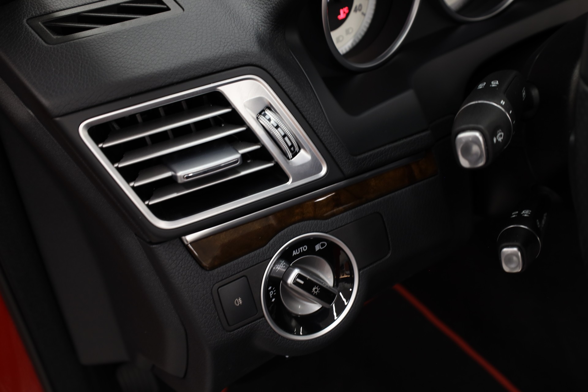 MERCEDES-BENZ E 320 Cabriolet-image-22